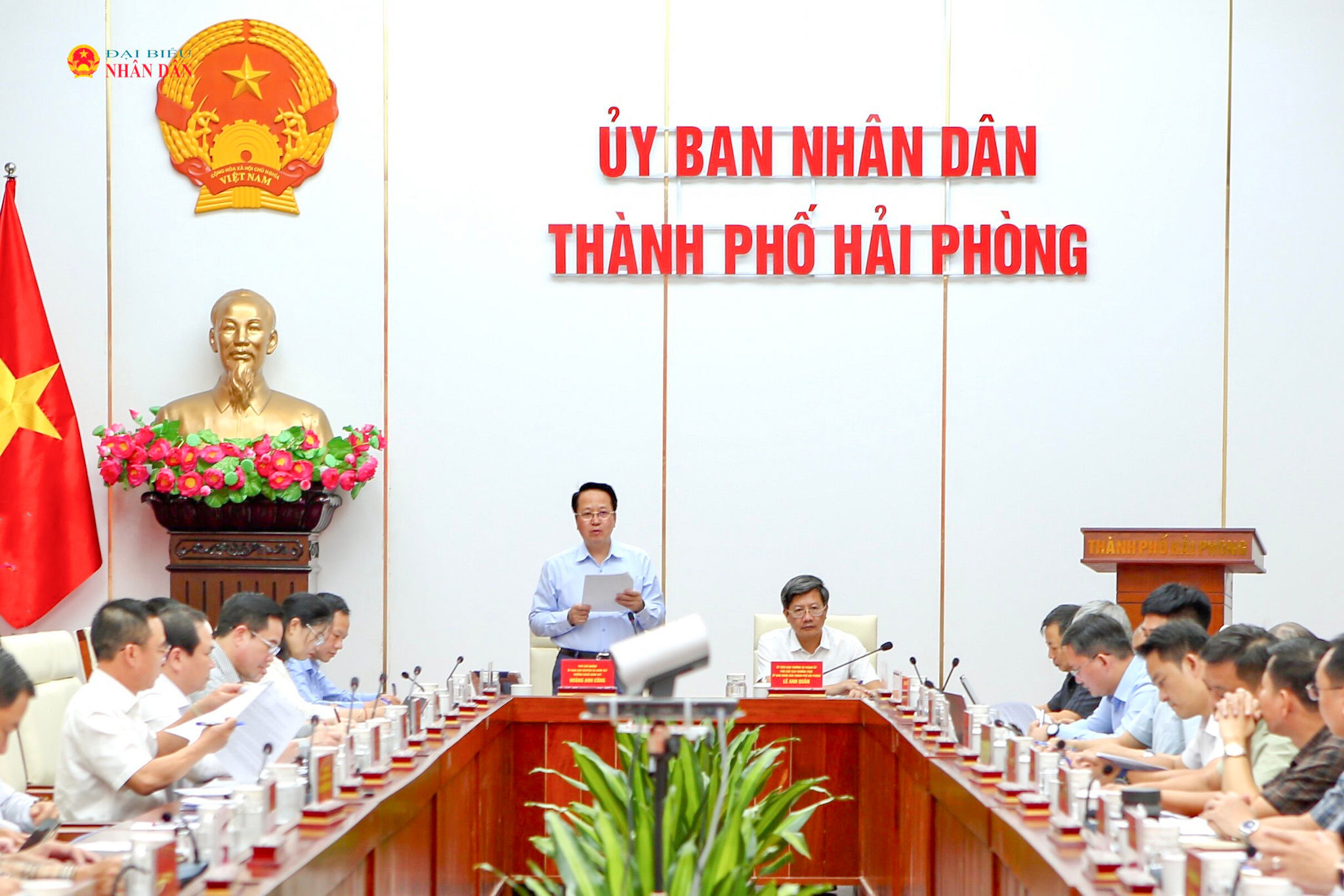 Phó Chủ nhiệm Ủy ban Dân nguyện và Giám sát Hoàng Anh Công phát biểu tại cuộc làm việc