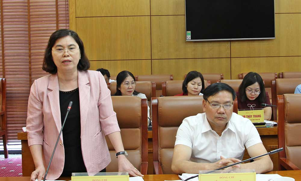 Phó Chủ tịch Thường trực HĐND thành phố Trần Thị Hằng phát biểu tại hội nghị