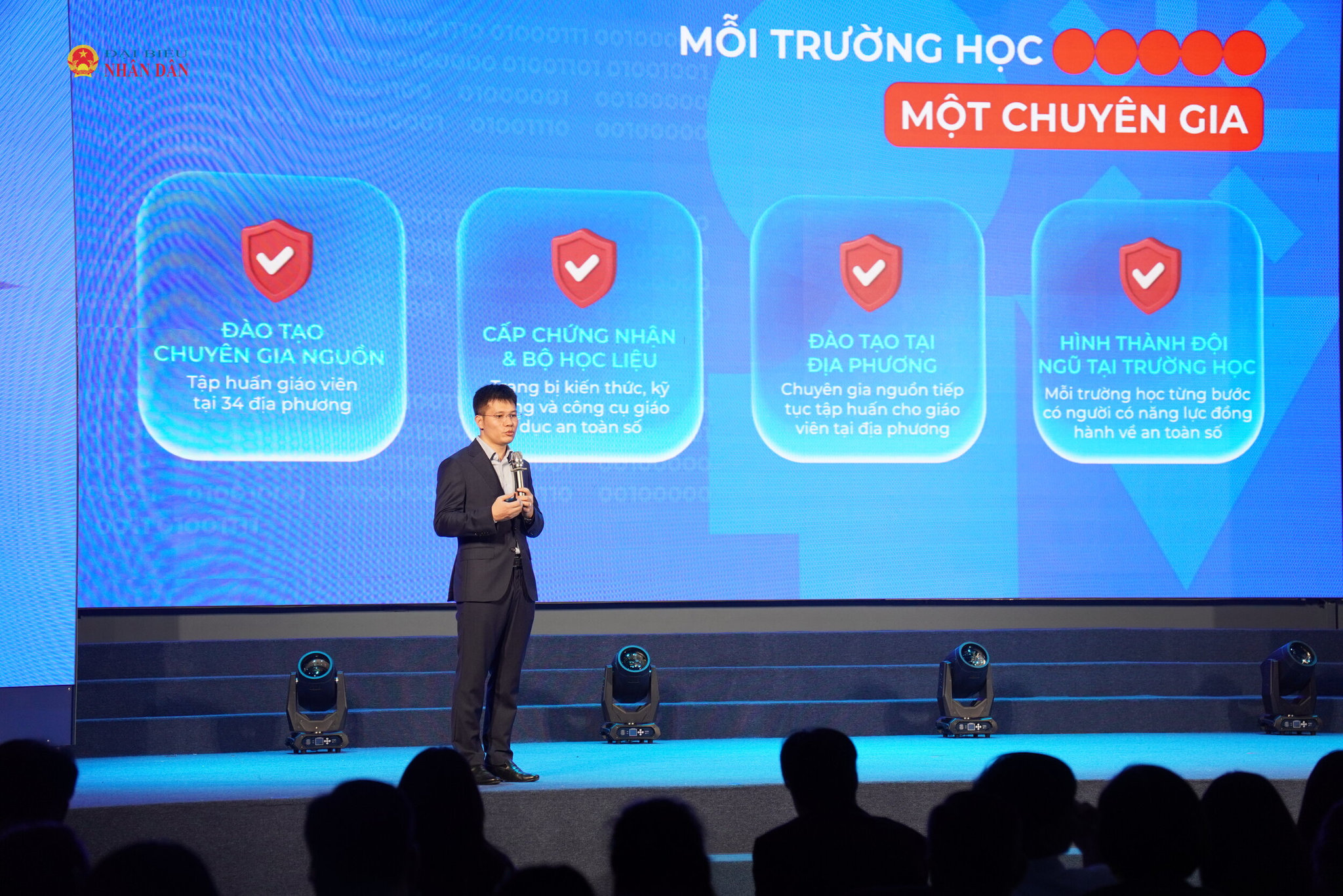 Thượng tá Nguyễn Tiến Cường - Trưởng phòng tham mưu tổng hợp, Cục An ninh mạng, Bộ Công an giới thiệu tổng quan chiến dịch ”Không một mình 2026”.