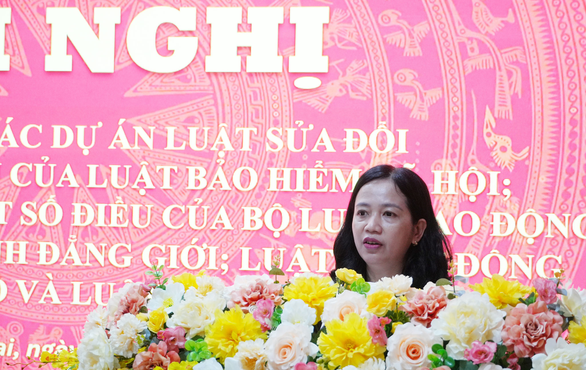 Phó Trưởng Đoàn chuyên trách ĐBQH TP. Đồng Nai Điểu Huỳnh Sang phát biểu tại hội nghị