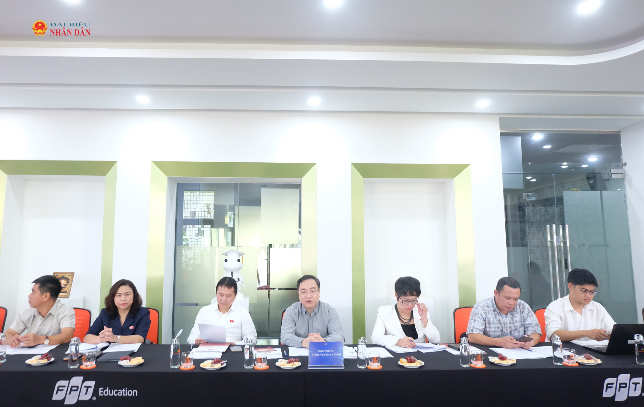 Thành viên Đoàn khảo sát tại cuộc làm việc