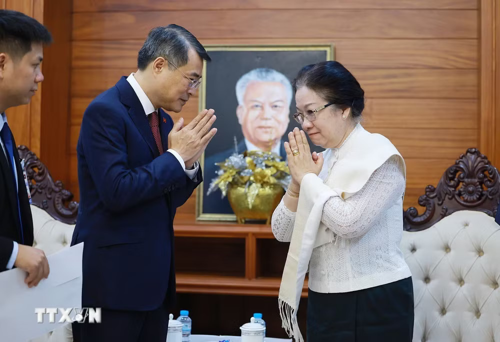 Thủ tướng Lê Minh Hưng thăm hỏi bà Viphavanh Phomvihane, Phu nhân cố Chủ tịch Quốc hội Lào Xaysomphone Phomvihane