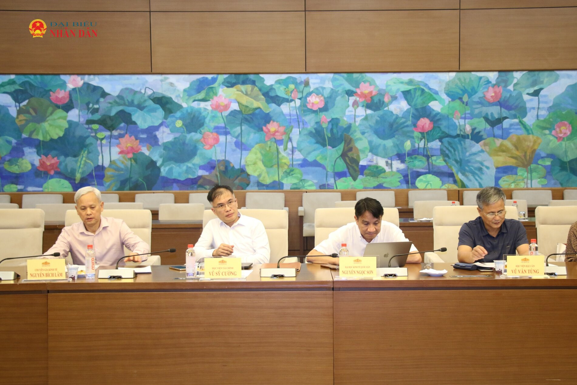 Các đại biểu tham dự tọa đàm