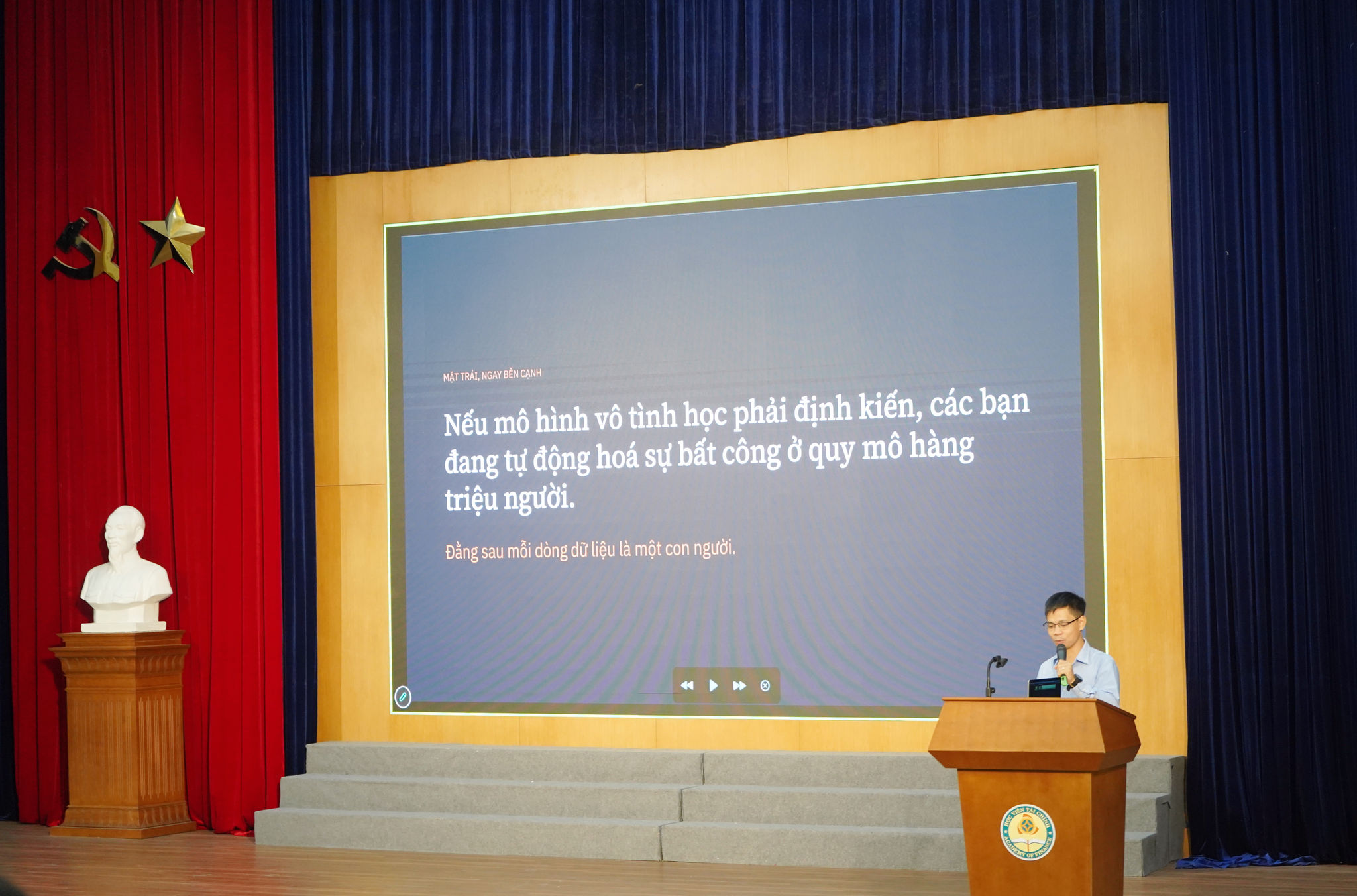 TS Nguyễn Trung Thành, Giám đốc Công ty Cổ phần TrustKeys Finance trình bày tham luận Ứng dụng của khoa học dữ liệu giải quyết một số vấn đề thực tiễn trong Tài chính