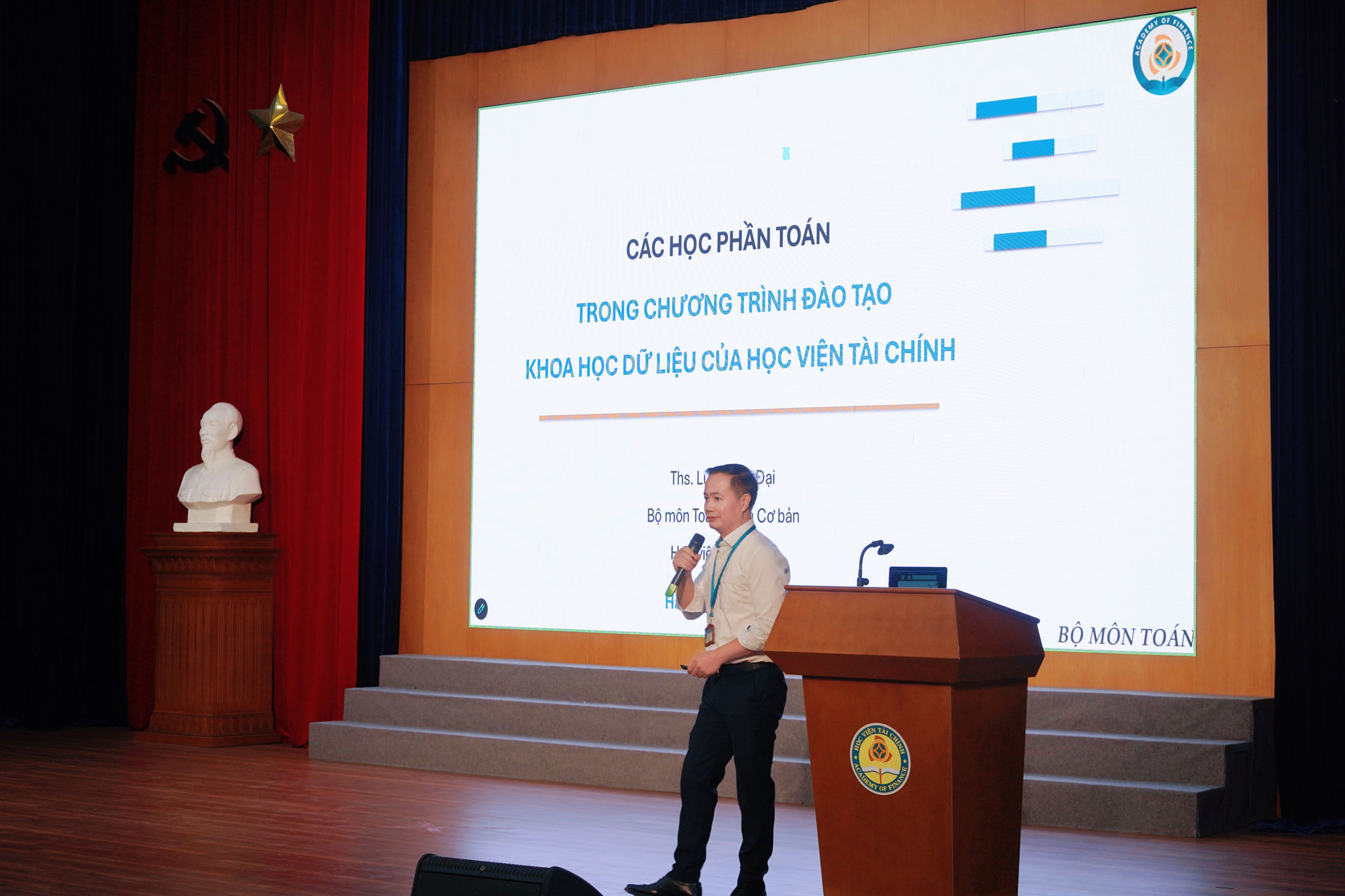 ThS Lưu Trọng Đại, Khoa Cơ bản, Học viện Tài chính trình bày tham luận Các học phần Toán trong chương trình đào tạo Khoa học dữ liệu của Học viện Tài chính