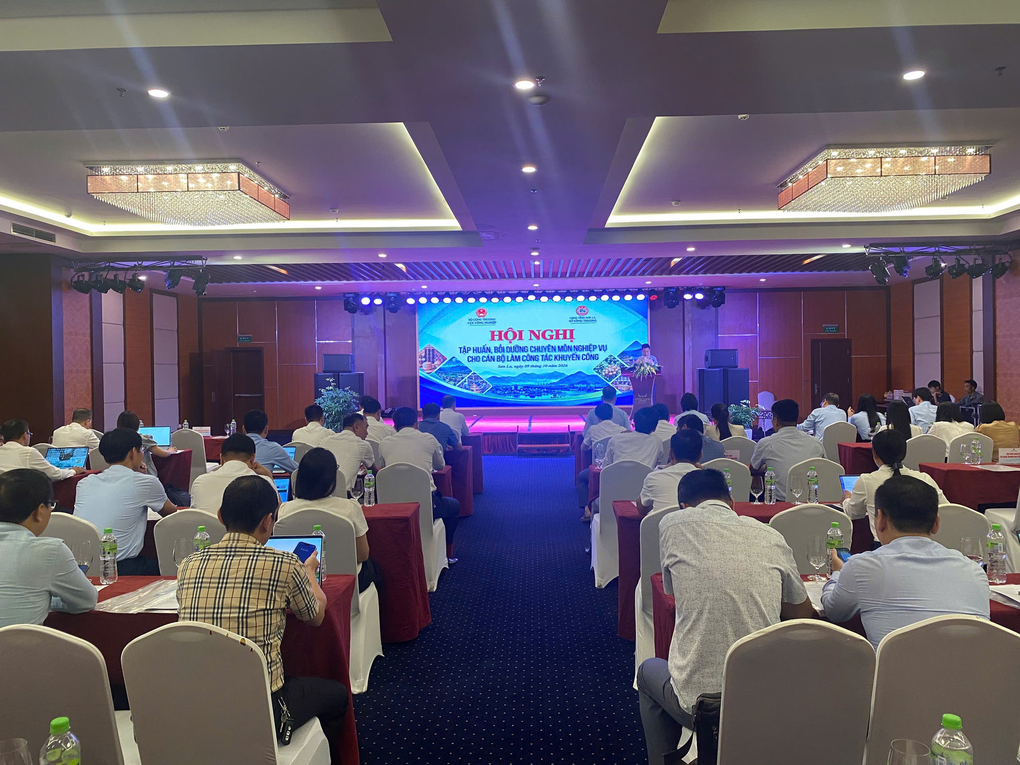 Toàn cảnh Hội nghị