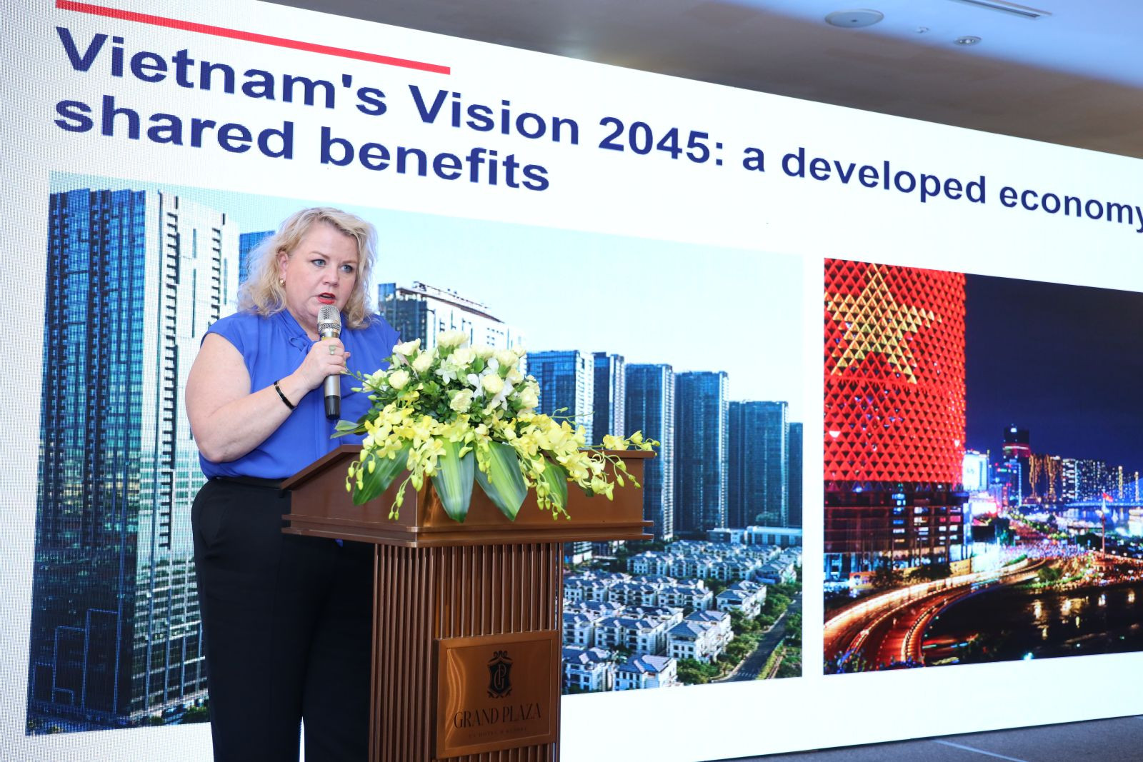 Bà Mish Eastman, Phó Hiệu trưởng phụ trách giáo dục nghề nghiệp, Đại học RMIT trao đổi tại phiên thảo luận