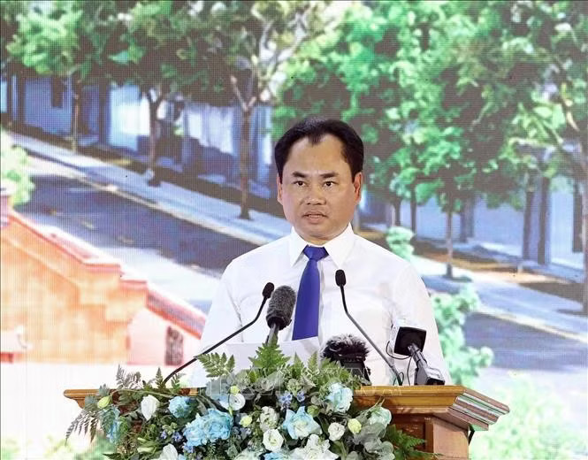 Ủy viên Trung ương Đảng, Bộ trưởng Bộ Nông nghiệp và Môi trường Trịnh Việt Hùng phát biểu