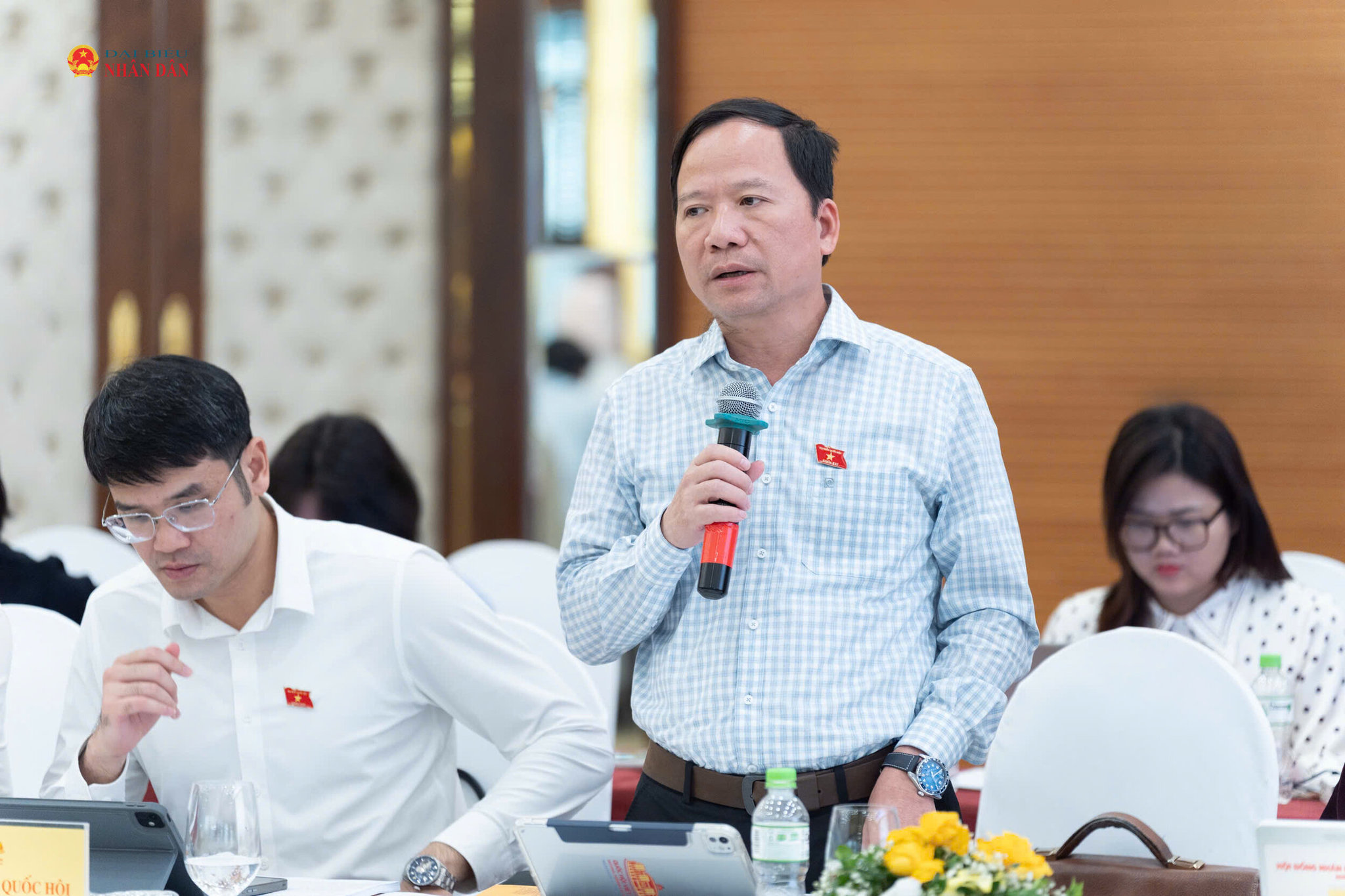 Phó trưởng Đoàn ĐBQH tỉnh Lạng Sơn Nguyễn Đặng Ân phát biểu tại Hội nghị