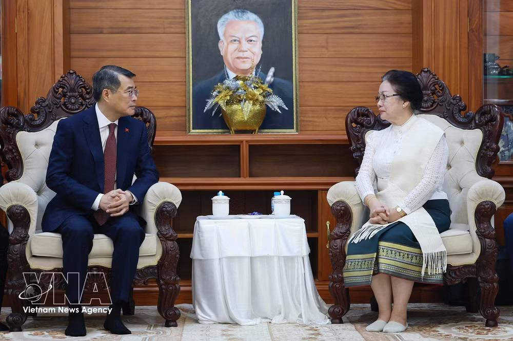 Prime Minister Le Minh Hung meets with Viphavanh Phomvihane, the spouse of late President of the Lao National Assembly Xaysomphone Phomvihane, on October 9, 2026. (Photo: VNA) Prime Minister Le Minh Hung meets with Viphavanh Phomvihane, the spouse of late President of the Lao National Assembly Xaysomphone Phomvihane, on October 9, 2026. (Photo: VNA)