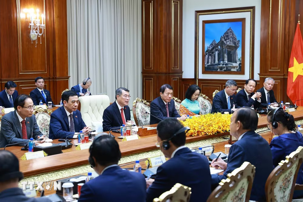 Thủ tướng Lê Minh Hưng phát biểu tại cuộc hội kiến Chủ tịch Đảng Nhân dân Campuchia, Chủ tịch Thượng viện Hun Sen