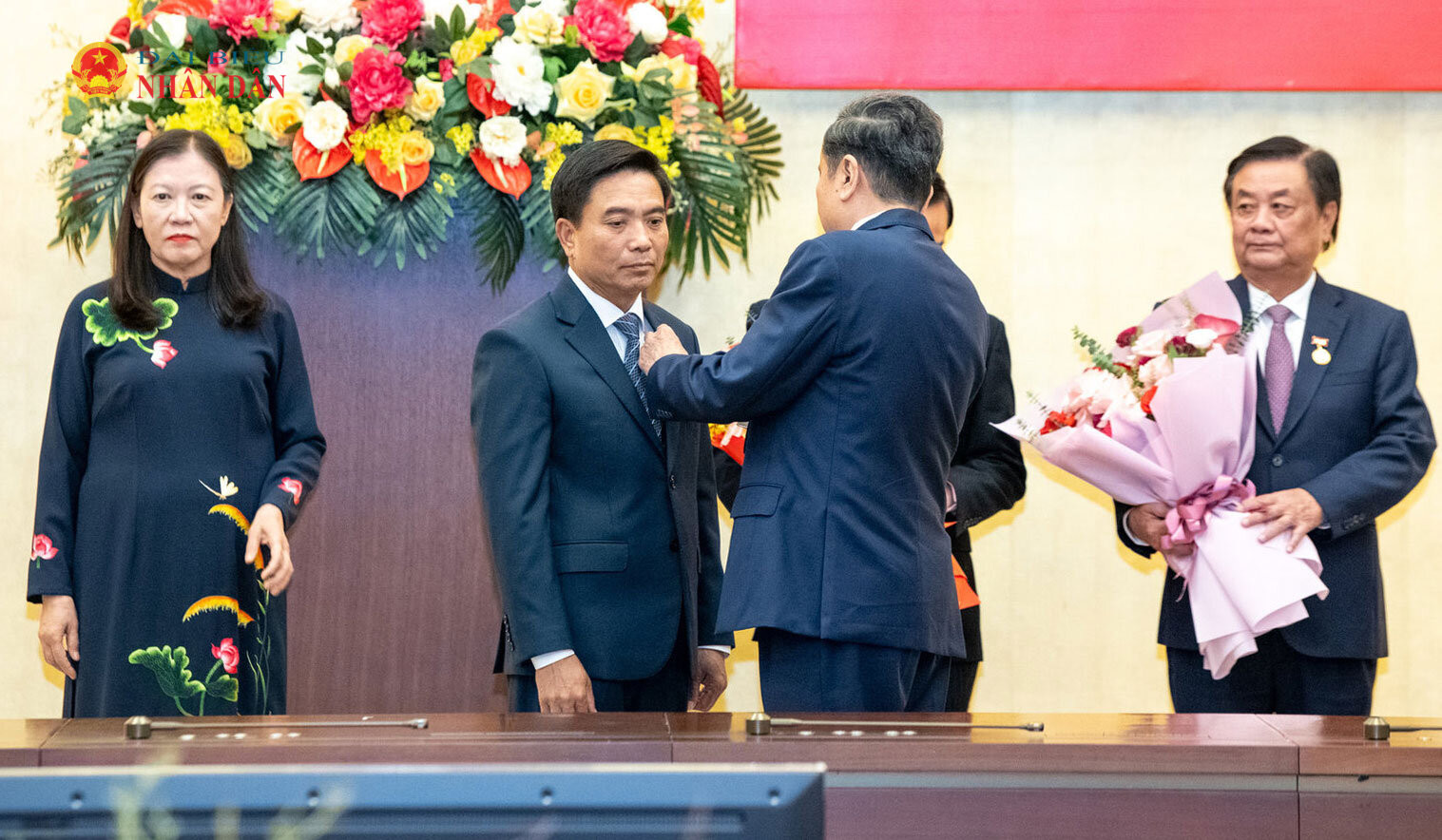 Chủ tịch Quốc hội Trần Thanh Mẫn trao Huy hiệu 35 năm tuổi Đảng tặng Phó Chủ tịch Quốc hội, Thượng tướng Nguyễn Doãn Anh