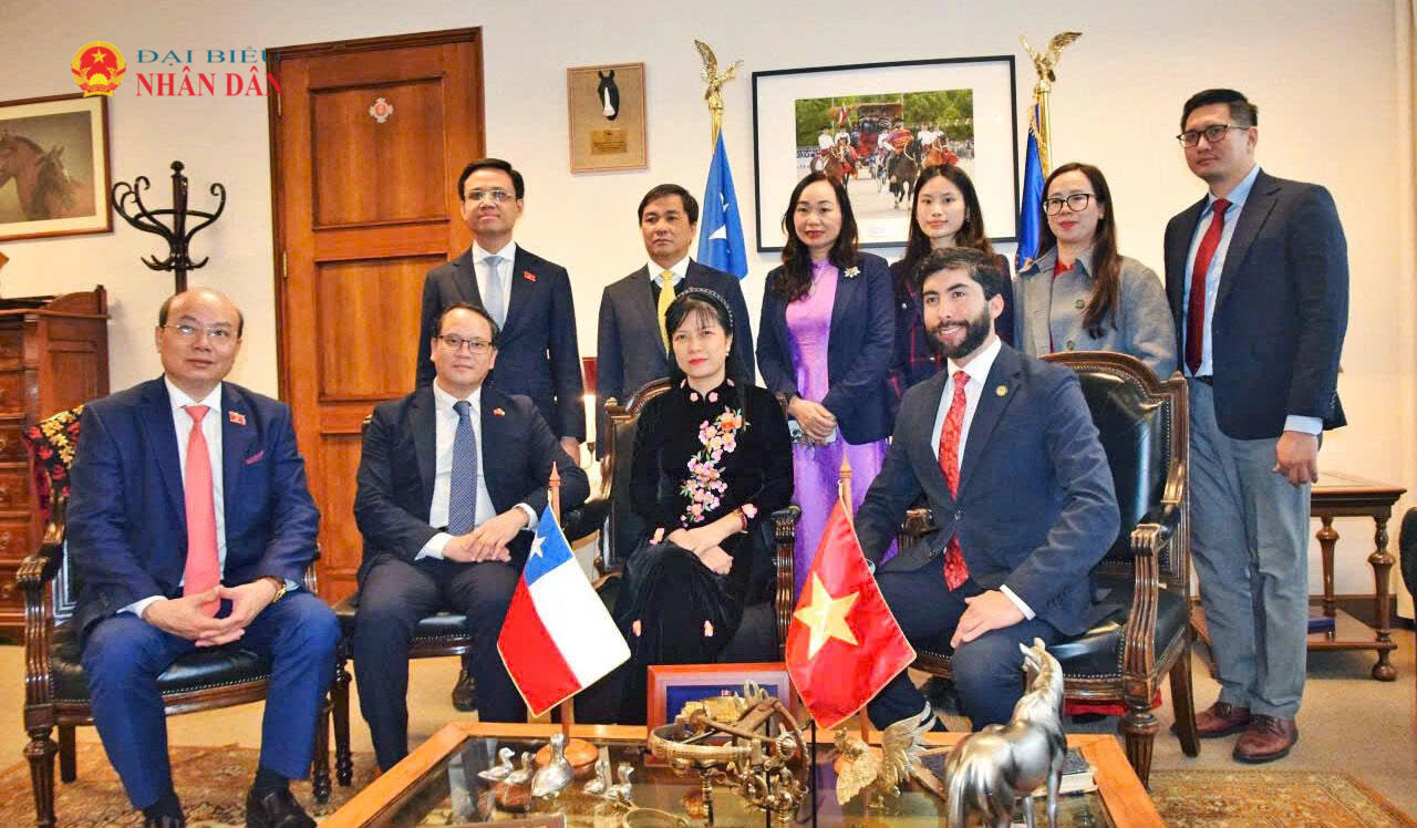 Đoàn tiếp kiến Phó Chủ tịch Hạ viện Felipe Camaño Cárdenas