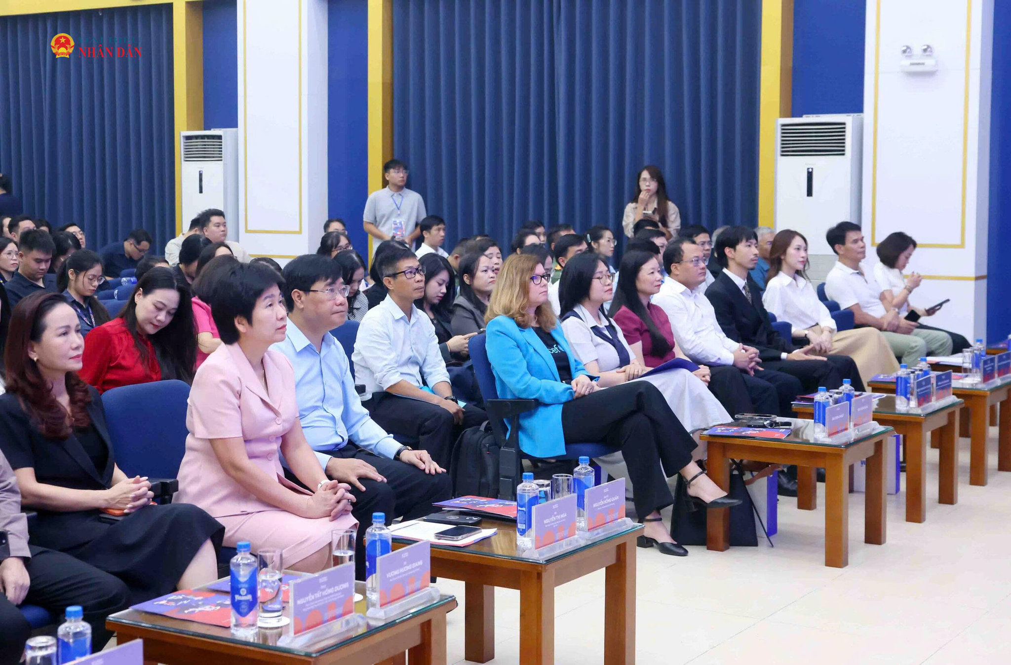 Tham dự chương trình về phía Bộ Công an có Đại tá, TS Nguyễn Hồng Quân - Phó Cục trưởng Cục An ninh mạng; Thượng tá Nguyễn Tiến Cường - Trưởng phòng Cục An ninh mạng, Tổng Thư ký Liên minh Niềm tin số; bà Silvia Danailov - Trưởng Đại diện UNICEF tại Việt Nam; và bà Nguyễn Thị Nga - Phó Cục trưởng…