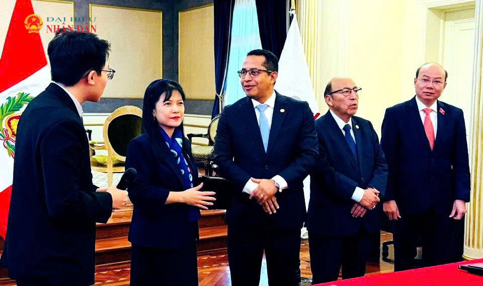 Đoàn trao đổi và làm việc với lãnh đạo và thành viên Hội đồng Bầu cử quốc gia, Quốc hội Peru