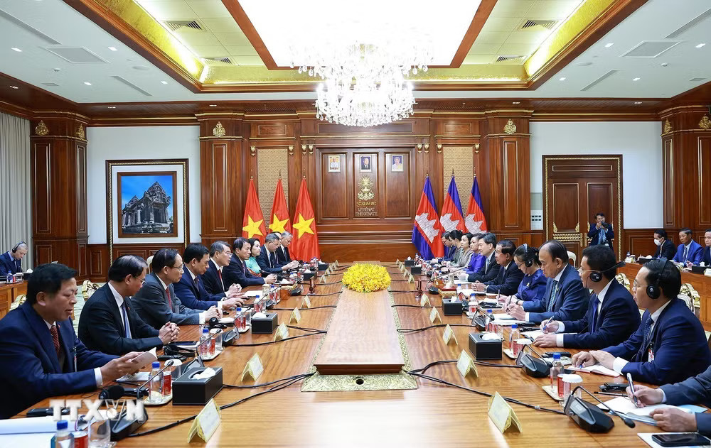Thủ tướng Lê Minh Hưng hội kiến Chủ tịch Đảng Nhân dân Campuchia, Chủ tịch Thượng viện Hun Sen