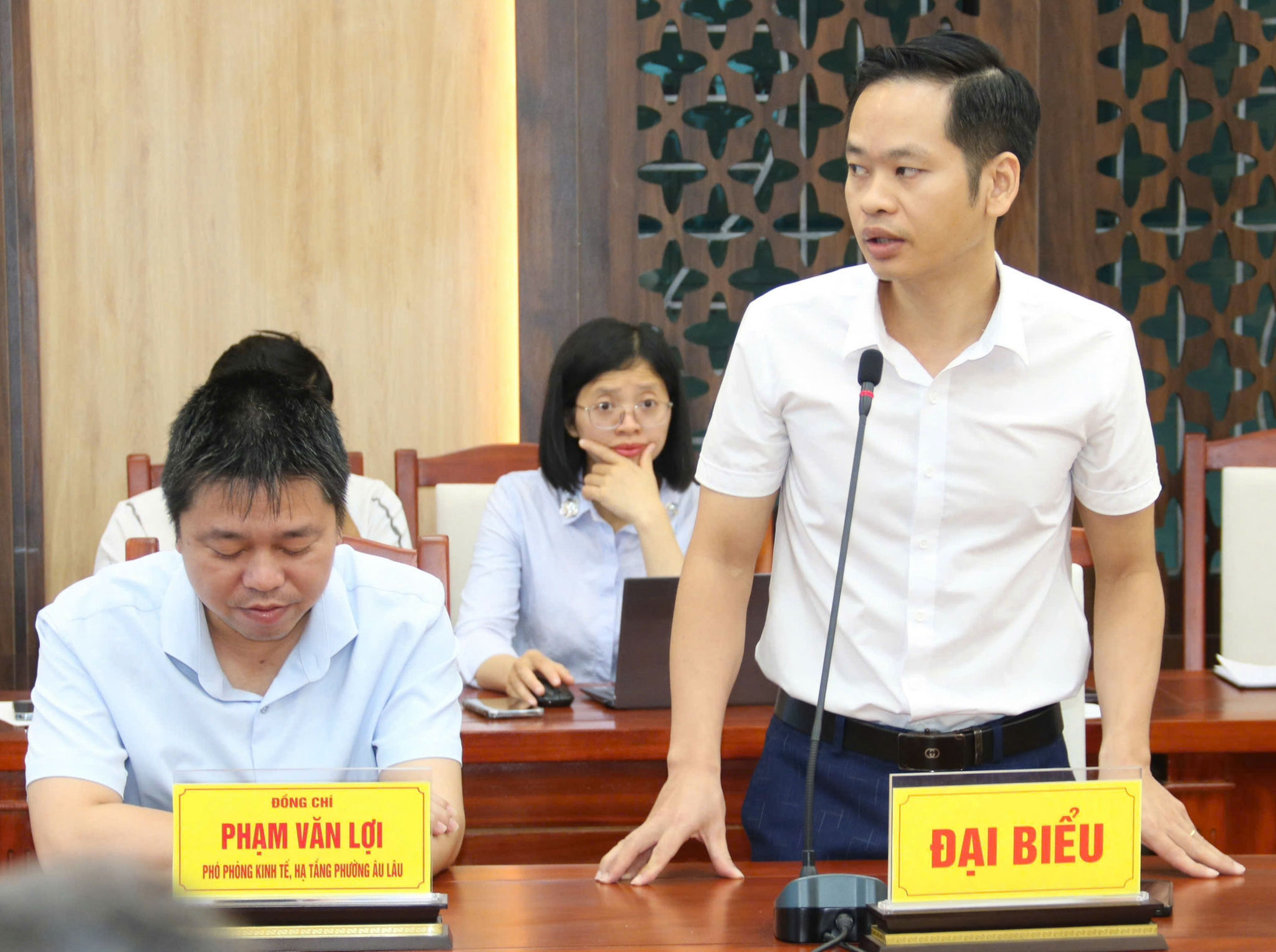 Tổng Giám đốc Công ty Cổ phần IGB Nguyễn Văn Thái trực tiếp hướng dẫn các đại biểu sử dụng phần mềm Giải phóng mặt bằng.