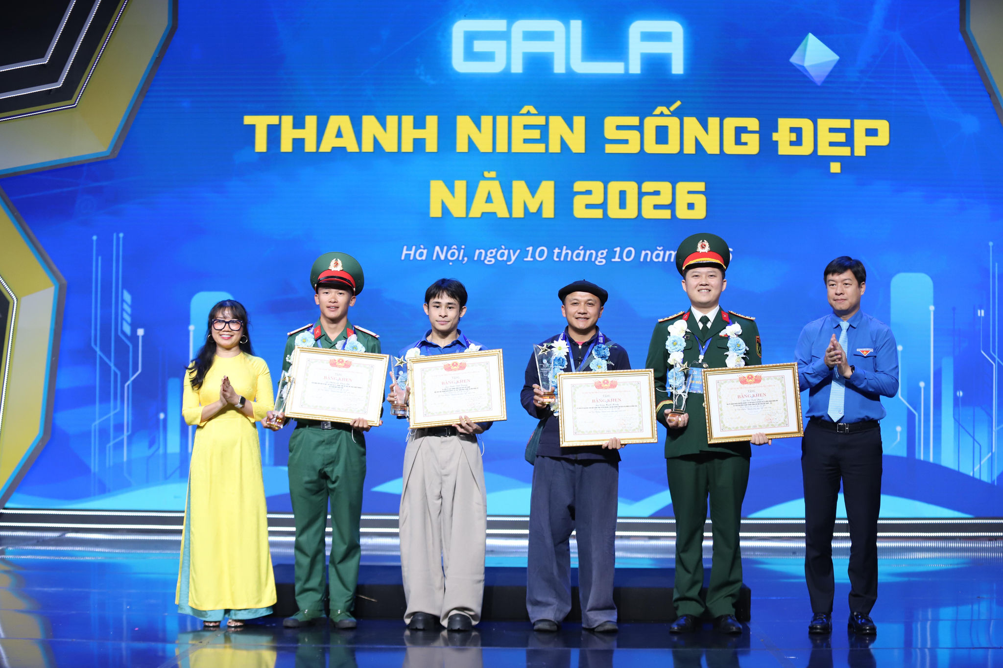 Tôn vinh 15 thanh niên sống đẹp, lan toả năng lượng tích cực cho cộng đồng