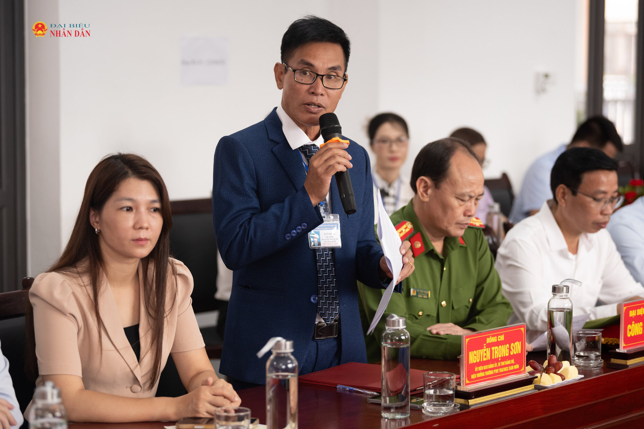 Hiệu trưởng Trường Phổ thông Nội trú Tiểu học và THCS Sam Mứn Nguyễn Trọng Sơn phát biểu