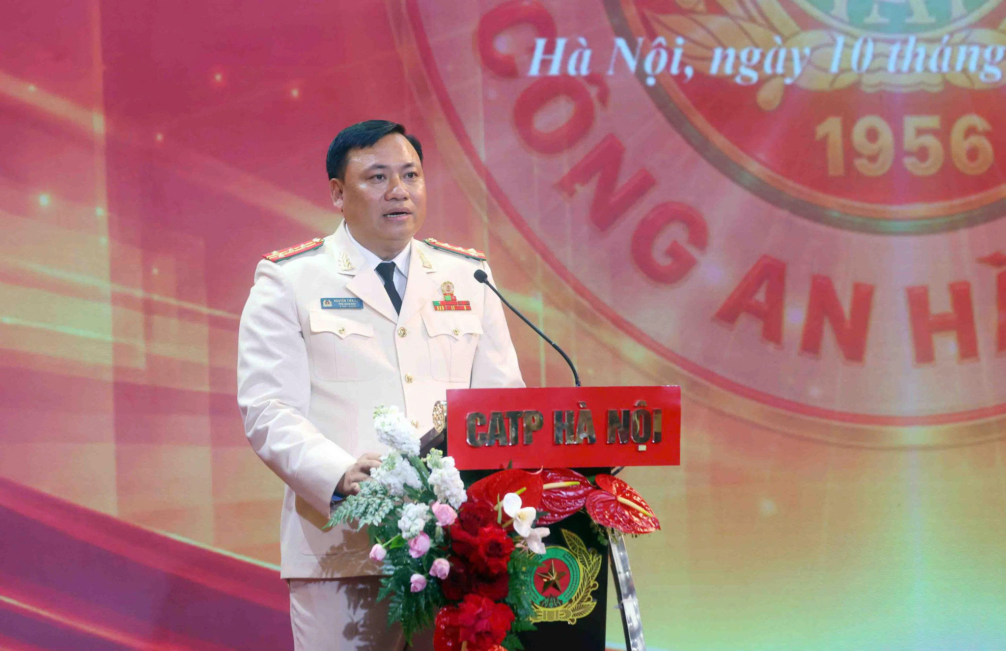 Đại tá Nguyễn Tiến Đạt, Phó Giám đốc Công an TP. Hà Nội, Chủ tịch Câu lạc bộ Bóng đá Công an Hà Nội trình bày diễn văn kỷ niệm