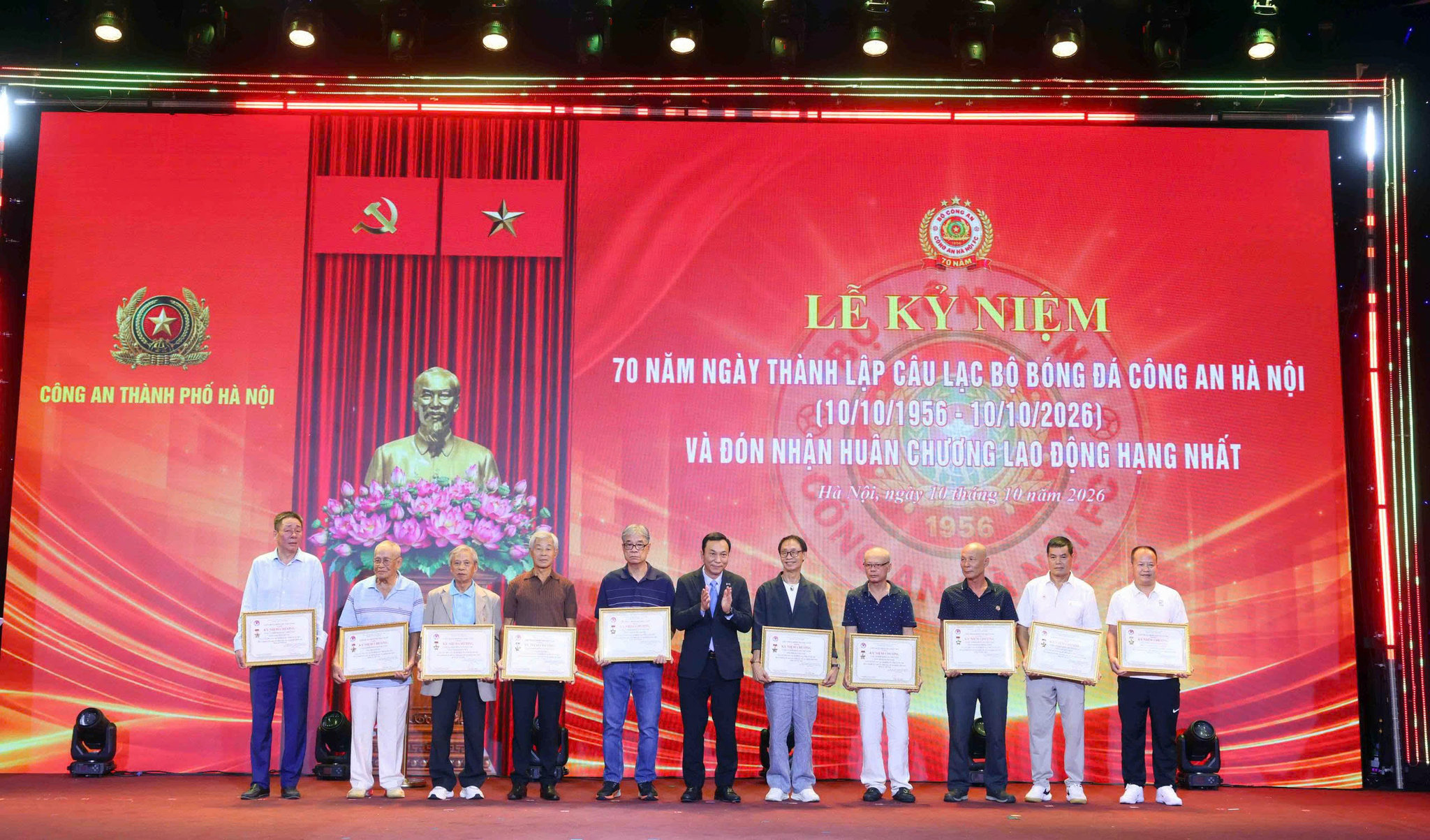 Đại diện Liên đoàn Bóng đá Việt Nam tri ân các thế hệ cựu danh thủ Câu lạc bộ bóng đá Công an Hà Nội