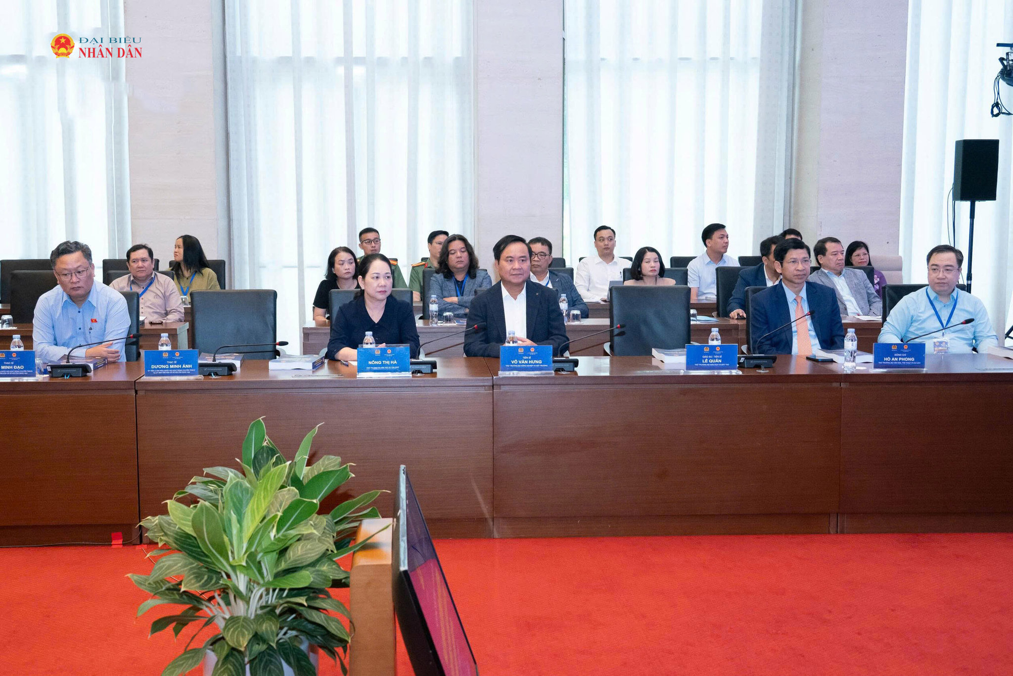 Các đại biểu dự 4