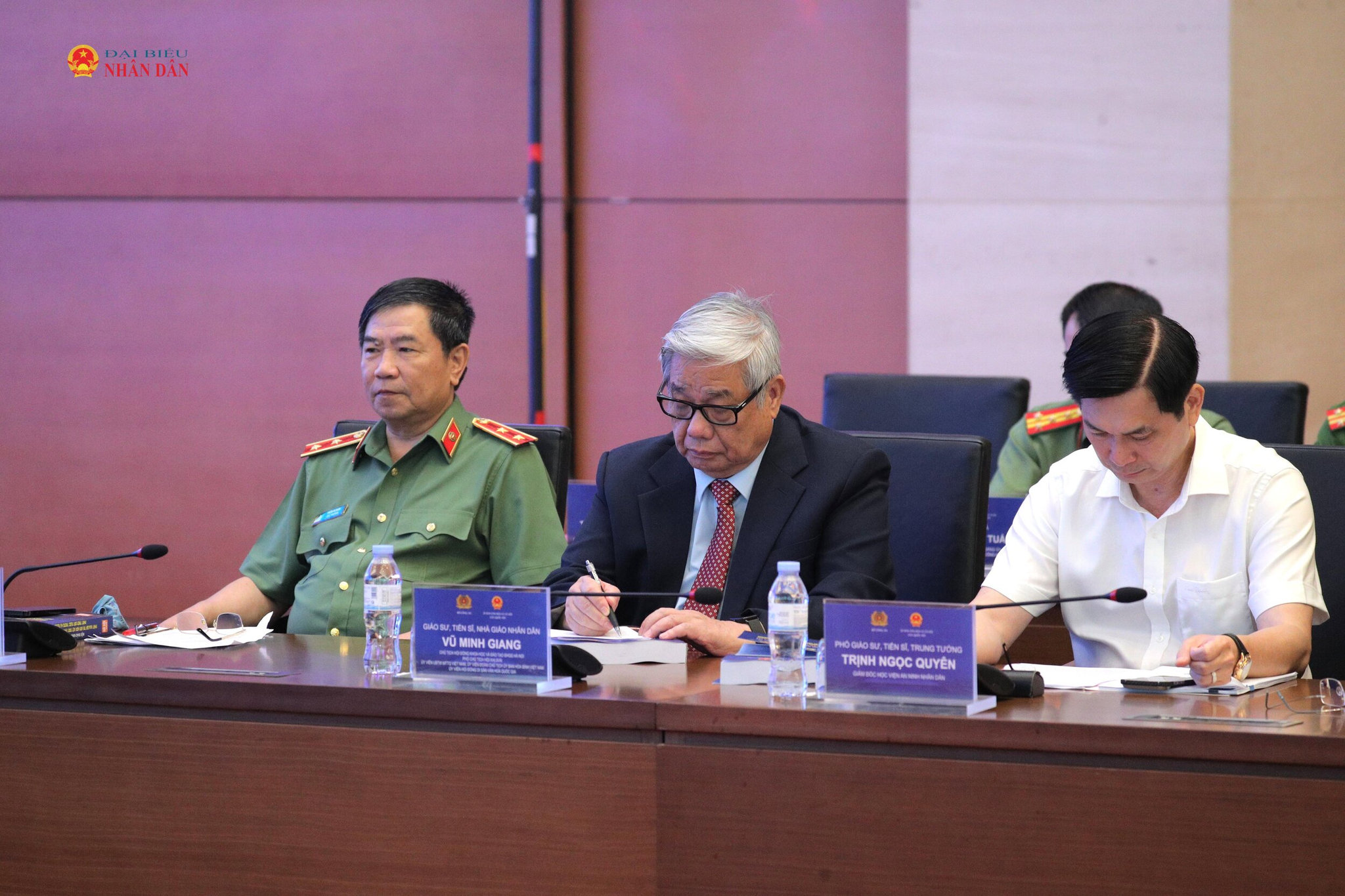 Các đại biểu dự hội thảo 4