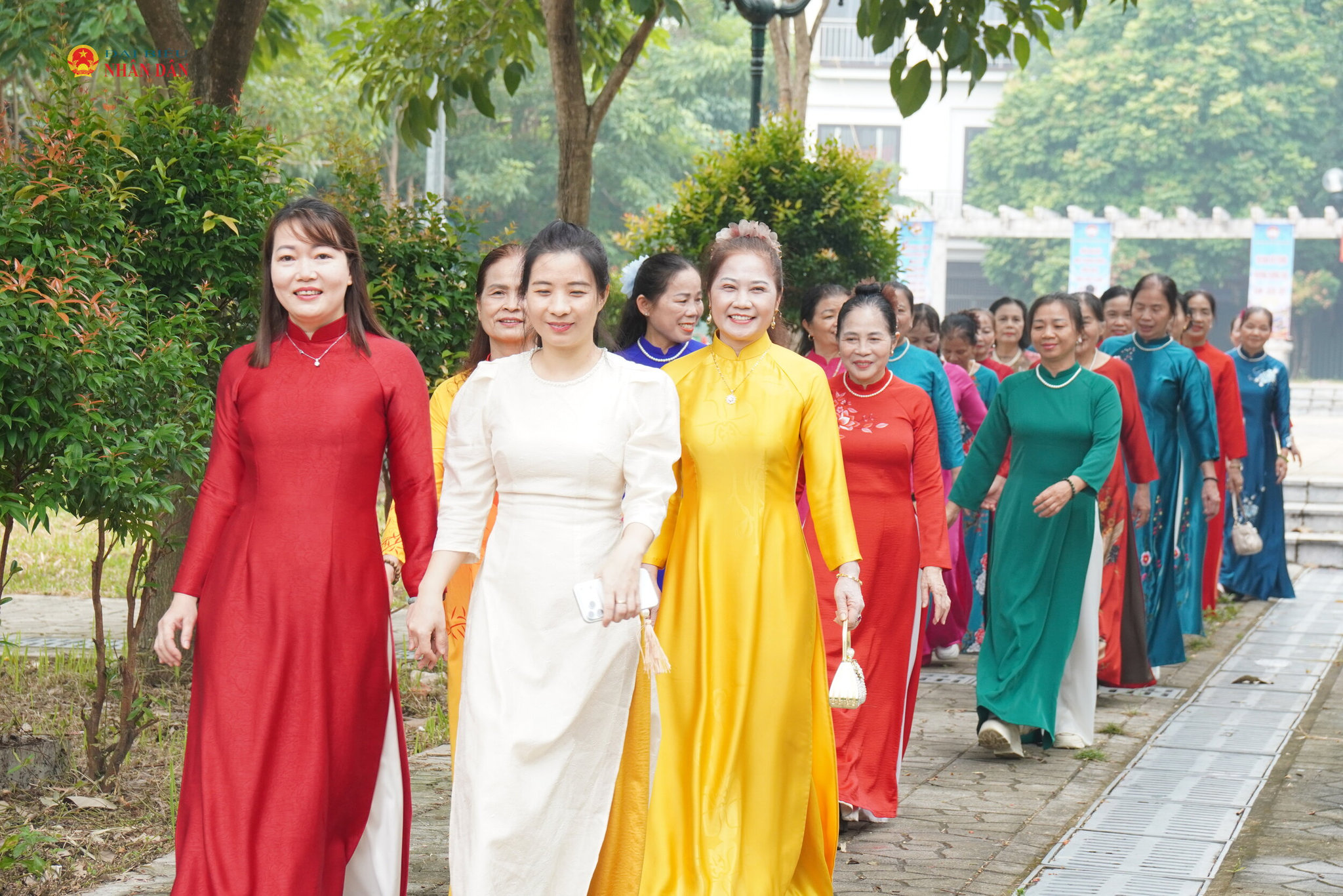 Đồng thời, hoạt động thể hiện niềm tự hào, ý thức gìn giữ và phát huy các giá trị văn hóa truyền thống dân tộc.