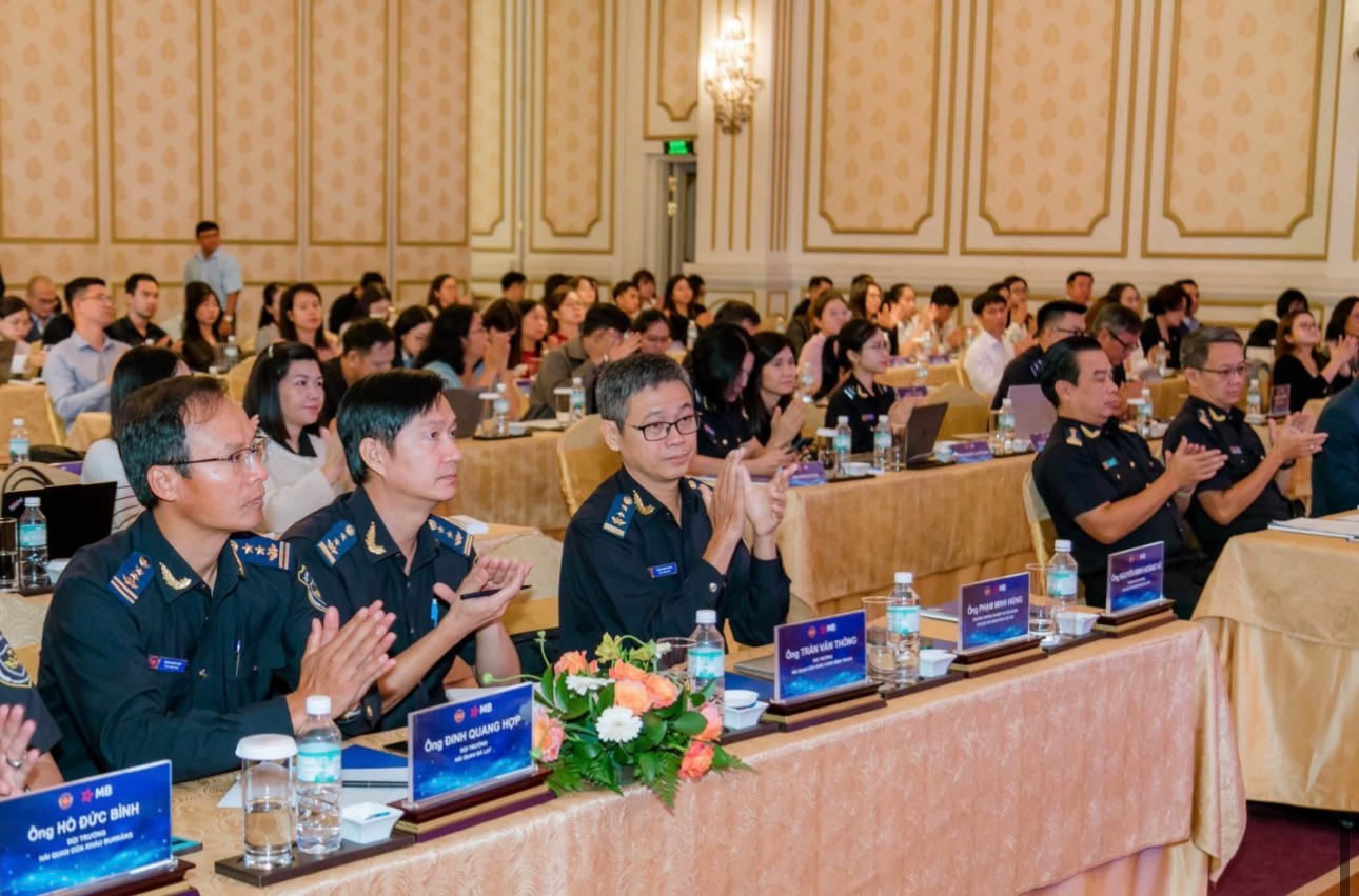 Quang cảnh hội nghị