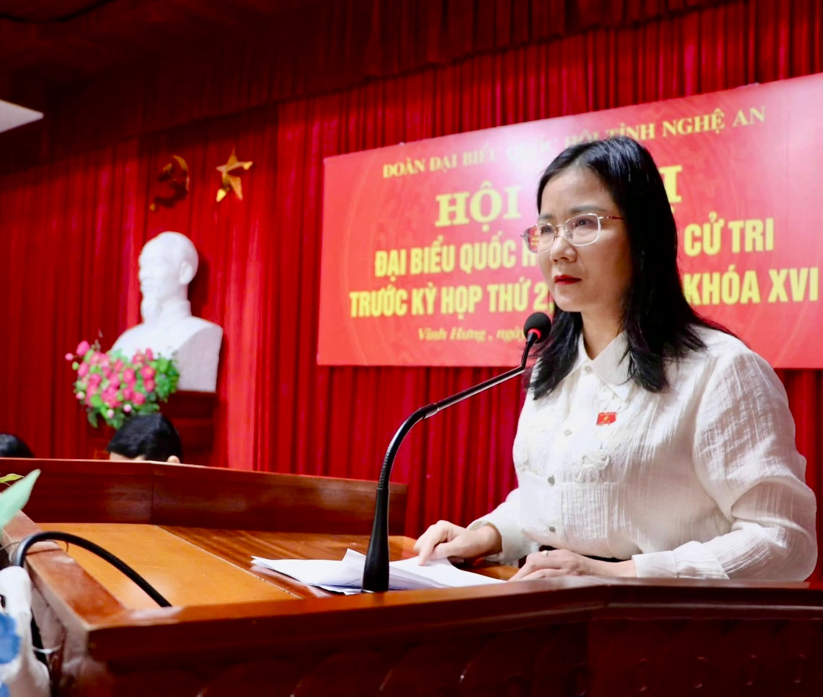 ĐBQH Nguyễn Thị Minh Tú thông tin dự kiến nội dung, chương trình Kỳ họp thứ Hai. Ảnh: