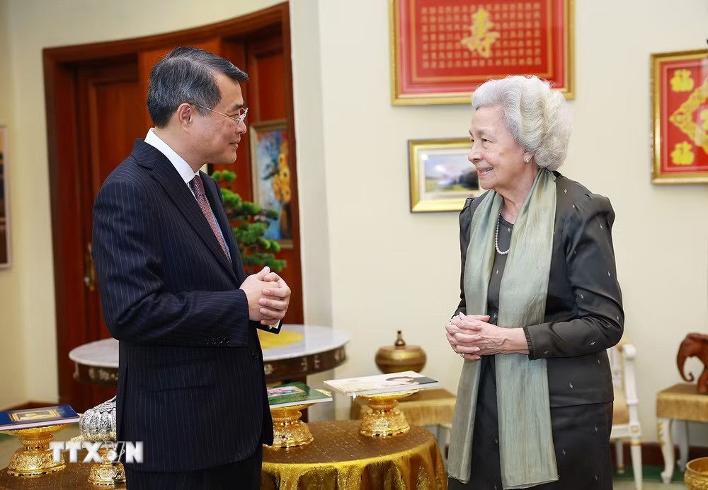 Thủ tướng Lê Minh Hưng thăm Hoàng thái hậu Norodom Monineath Sihanouk