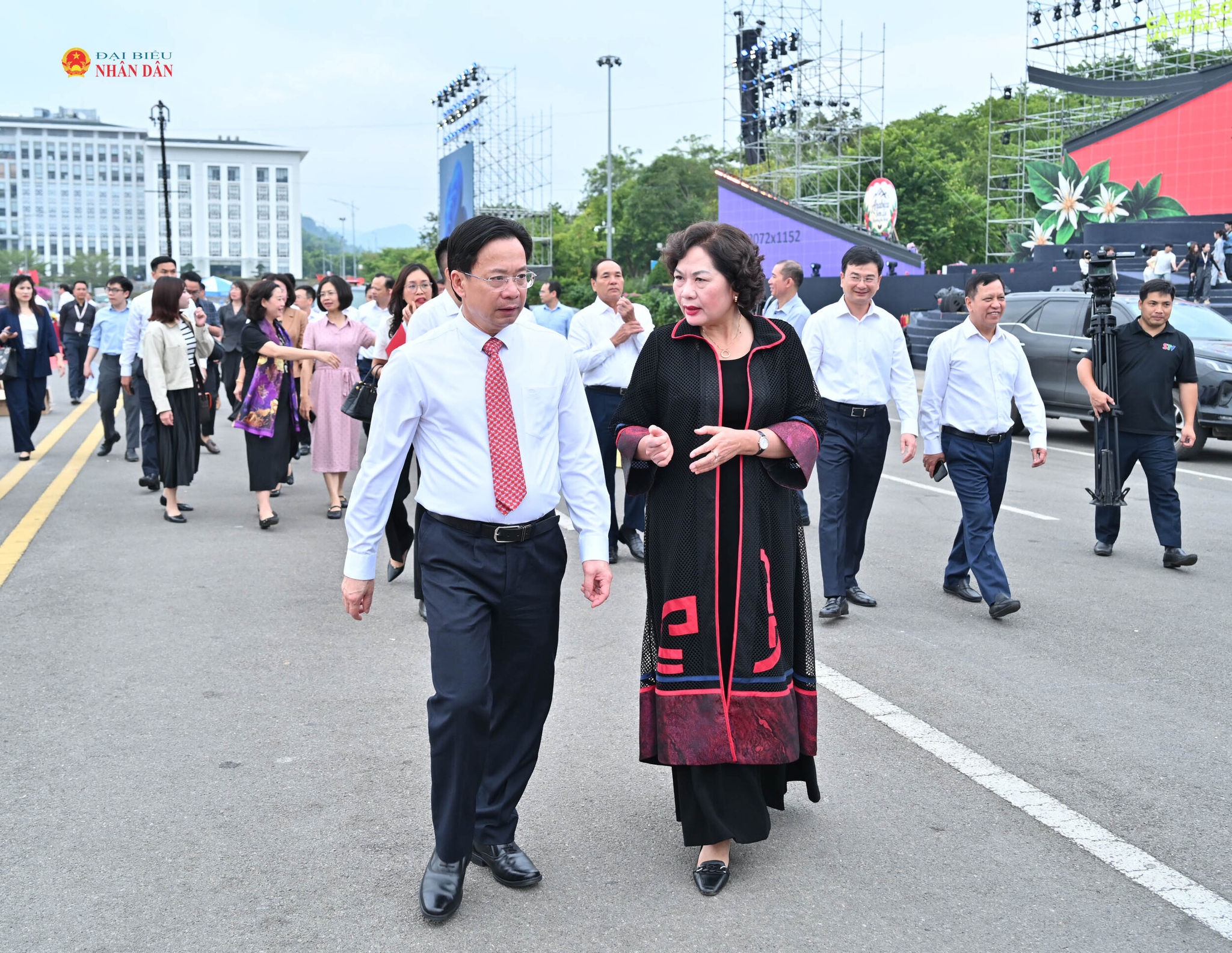 Phó Chủ tịch Quốc hội Nguyễn Thị Hồng cùng Bí thư tỉnh ủy, Trưởng đoàn ĐBQH tỉnh Sơn La Hoàng Văn Nghiệm