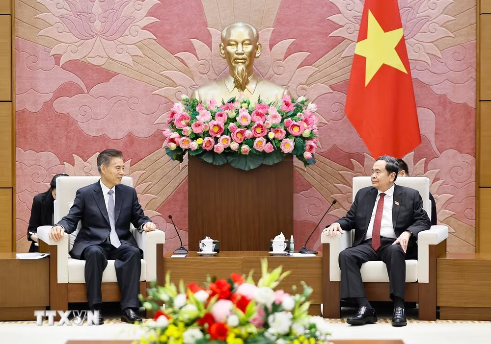 Chủ tịch Quốc hội Trần Thanh Mẫn tiếp Chủ nhiệm Ủy ban Tài chính-Kinh tế của Nhân đại toàn quốc Trung Quốc Chung Sơn, ngày 16/9/2026. (