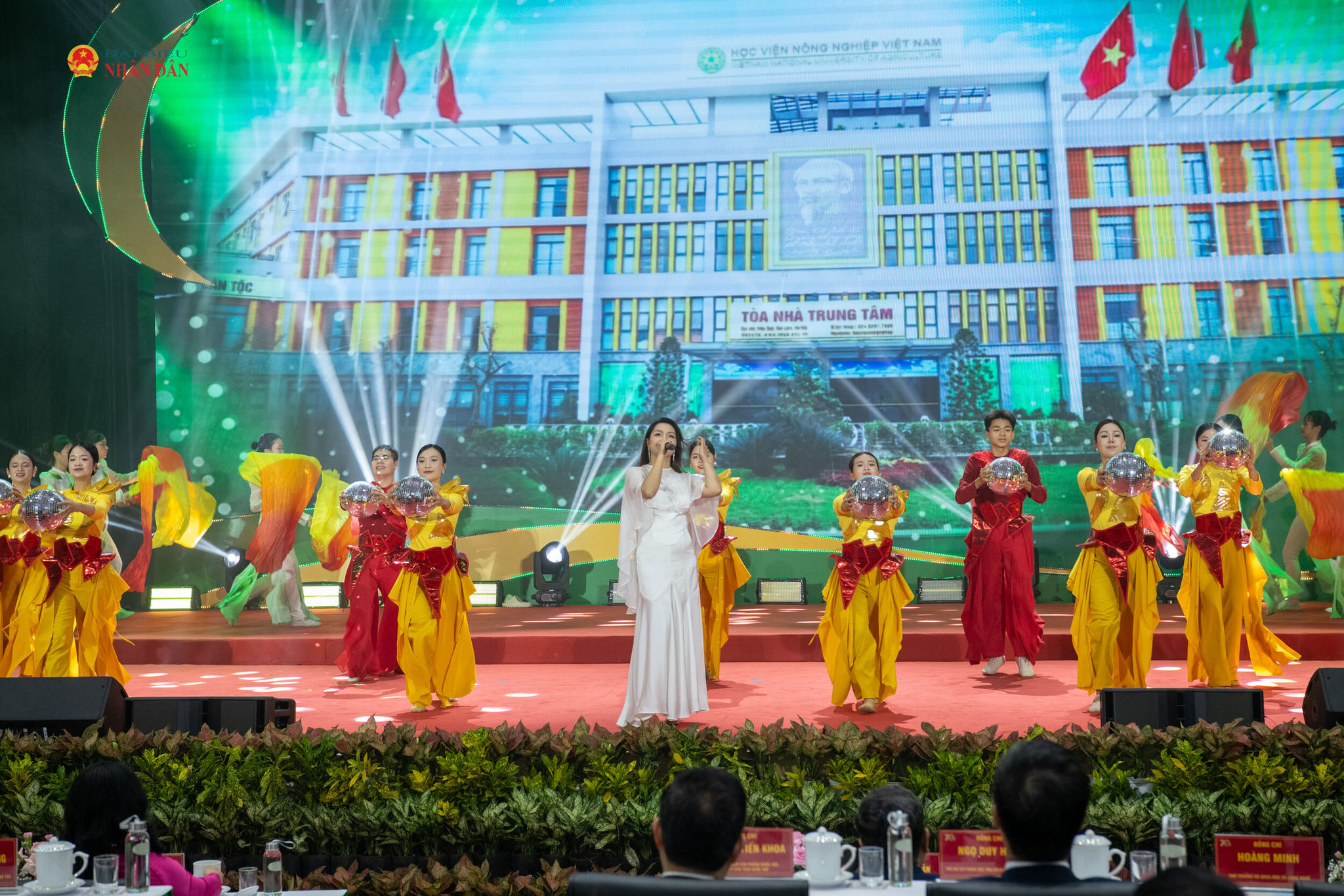Tiết mục văn nghệ tại lễ kỷ niệm.
