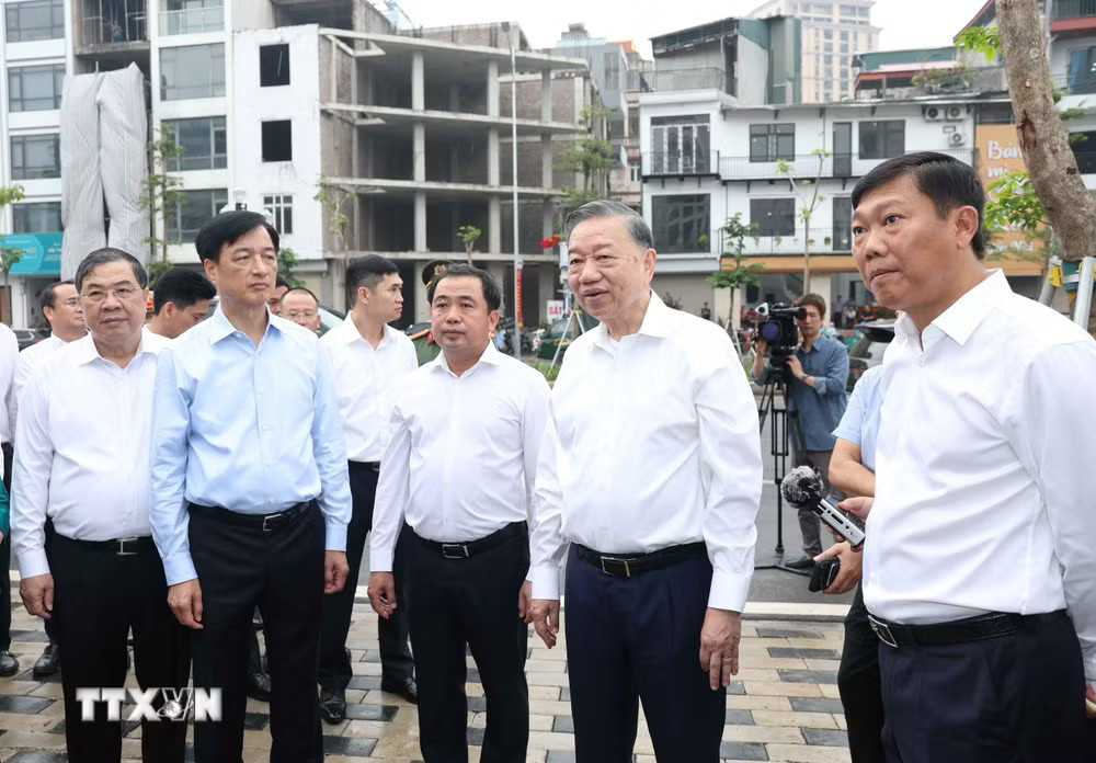 Tổng Bí thư, Chủ tịch nước Tô Lâm thị sát, kiểm tra việc thực hiện dự án đường Vành đai 1 thuộc địa bàn phường Ô Chợ Dừa