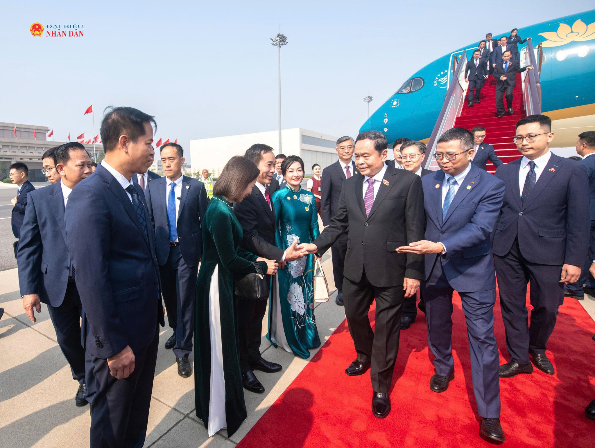 Ủy viên Trung ương Đảng, Phó Ủy viên trưởng Ủy ban Thường vụ Nhân đại toàn quốc Trung Quốc Vương Đông Minh; Phó Tổng thư ký Ủy ban Thường vụ Nhân đại toàn quốc Trung Quốc Tống Nhuệ và lãnh đạo, cán bộ Văn phòng Ủy ban Thường vụ Nhân đại toàn quốc Trung Quốc; Đại sứ Việt Nam tại Trung Quốc Phạm…