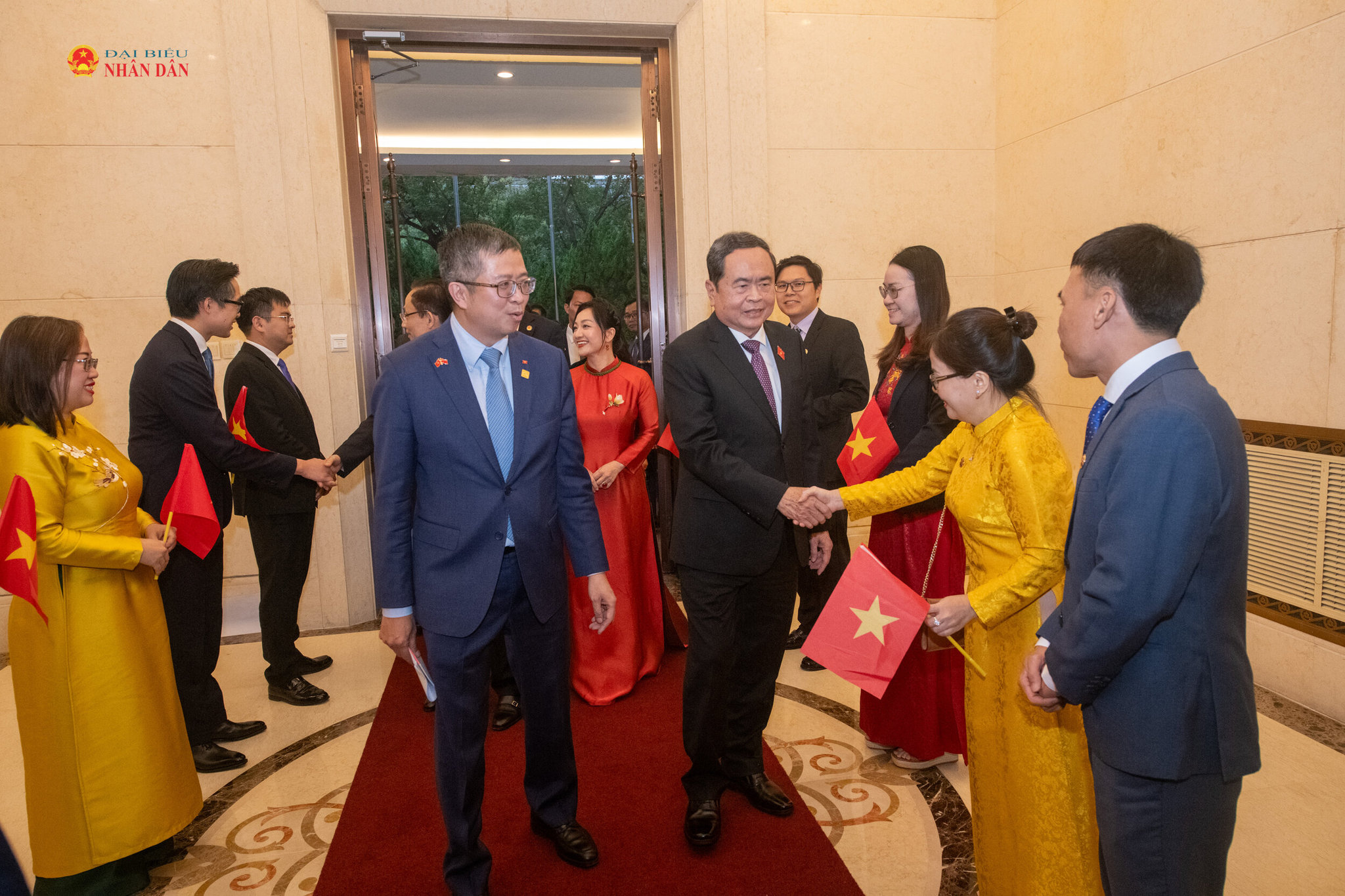 Chủ tịch Quốc hội Trần Thanh Mẫn thăm cán bộ Đại sứ quán và cộng đồng người Việt Nam tại Trung Quốc.5