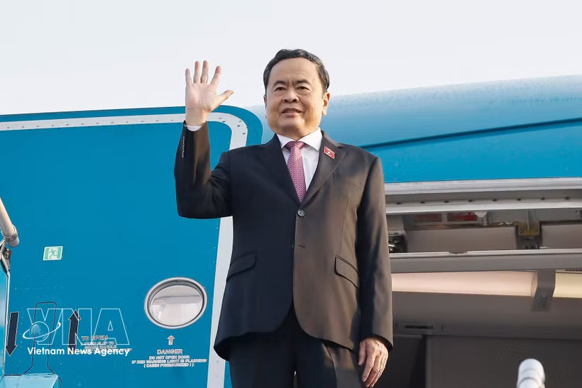 National Assembly President Tran Thanh Man leaves Hanoi on October 11 for an official visit to China. (Photo: VNA)