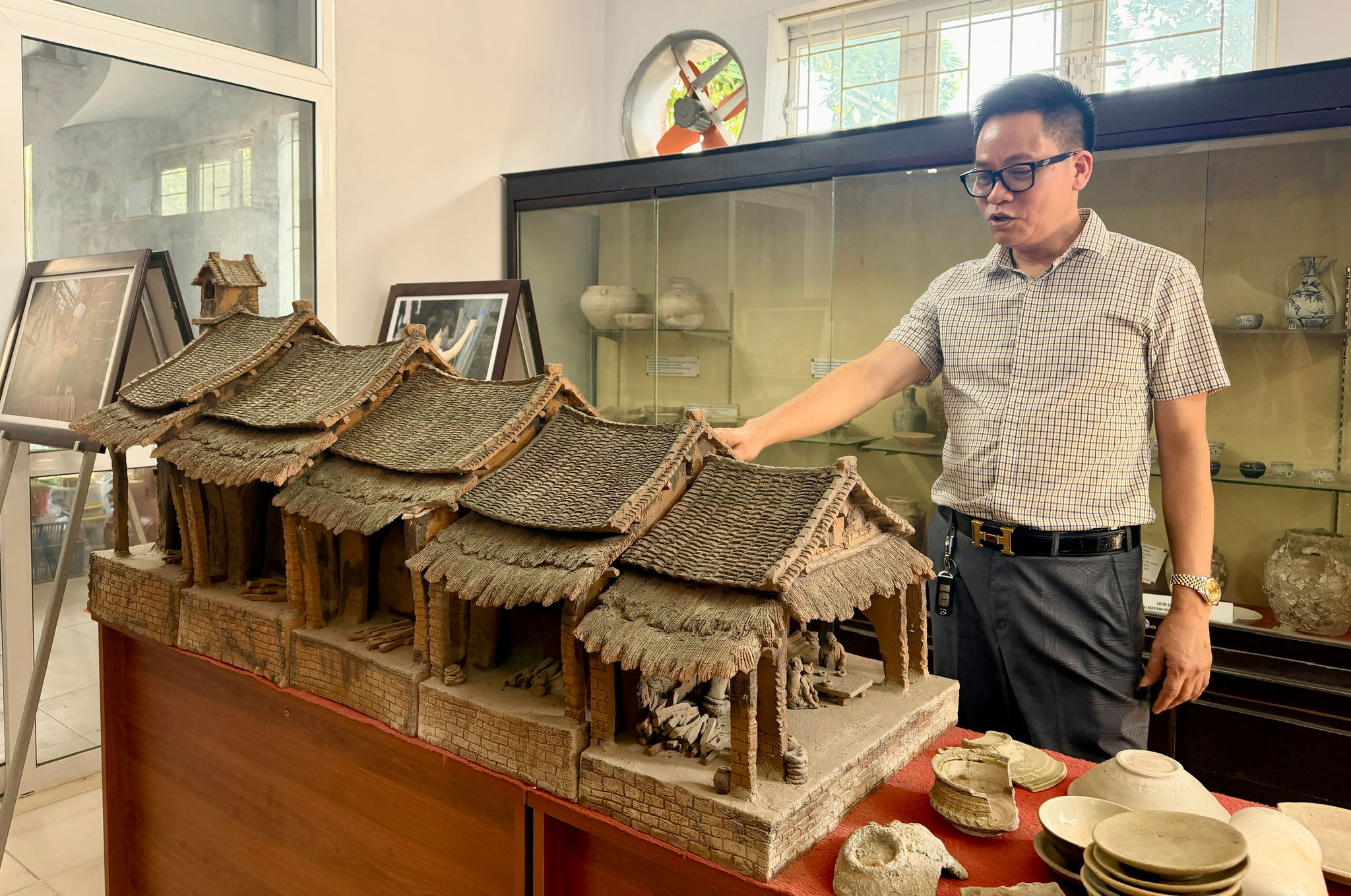 Bảo tàng Gốm sứ cộng đồng Kim Lan lưu giữ hàng trăm hiện vật cổ do chính người dân quyên góp