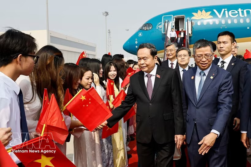 President of the National Assembly (NA) Tran Thanh Man and a high-ranking Vietnamese delegation arrive at Beijing Capital International Airport at noon on October 11 (local time), beginning an official visit to China. (Photo: VNA)