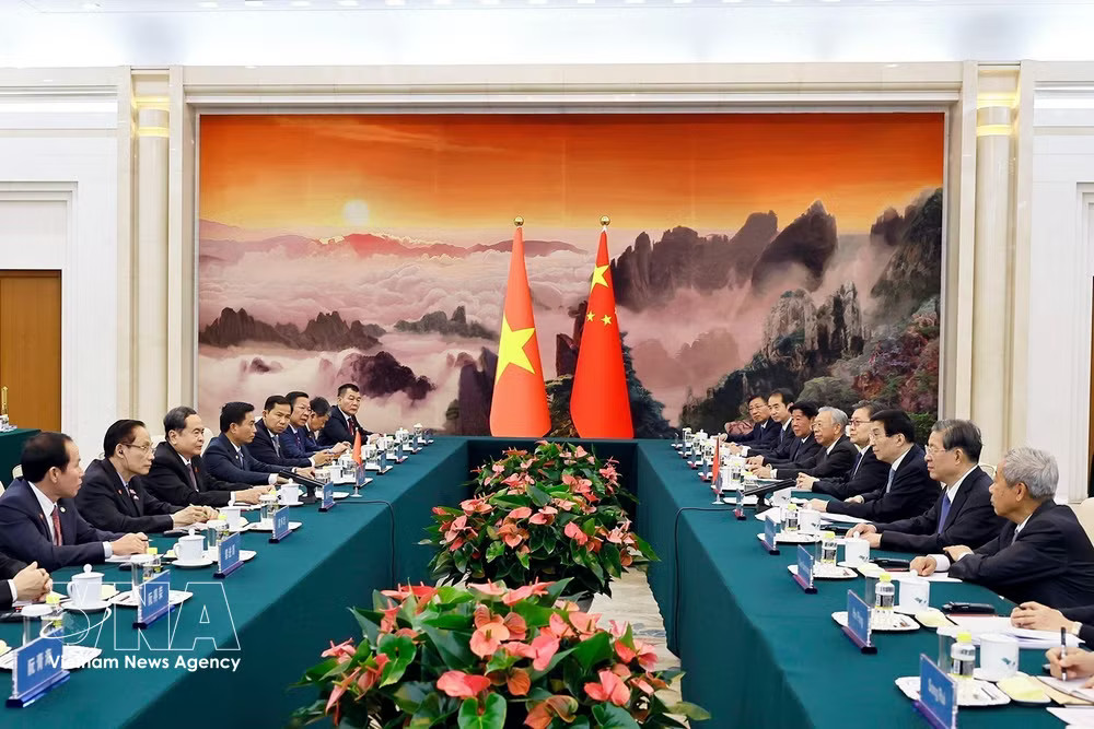 At the meeting between National Assembly President Tran Thanh Man and Chairman of the National Committee of the Chinese People’s Political Consultative Conference Wang Huning in Beijing on October 11. (Photo: VNA) vnanet_china2.jpg