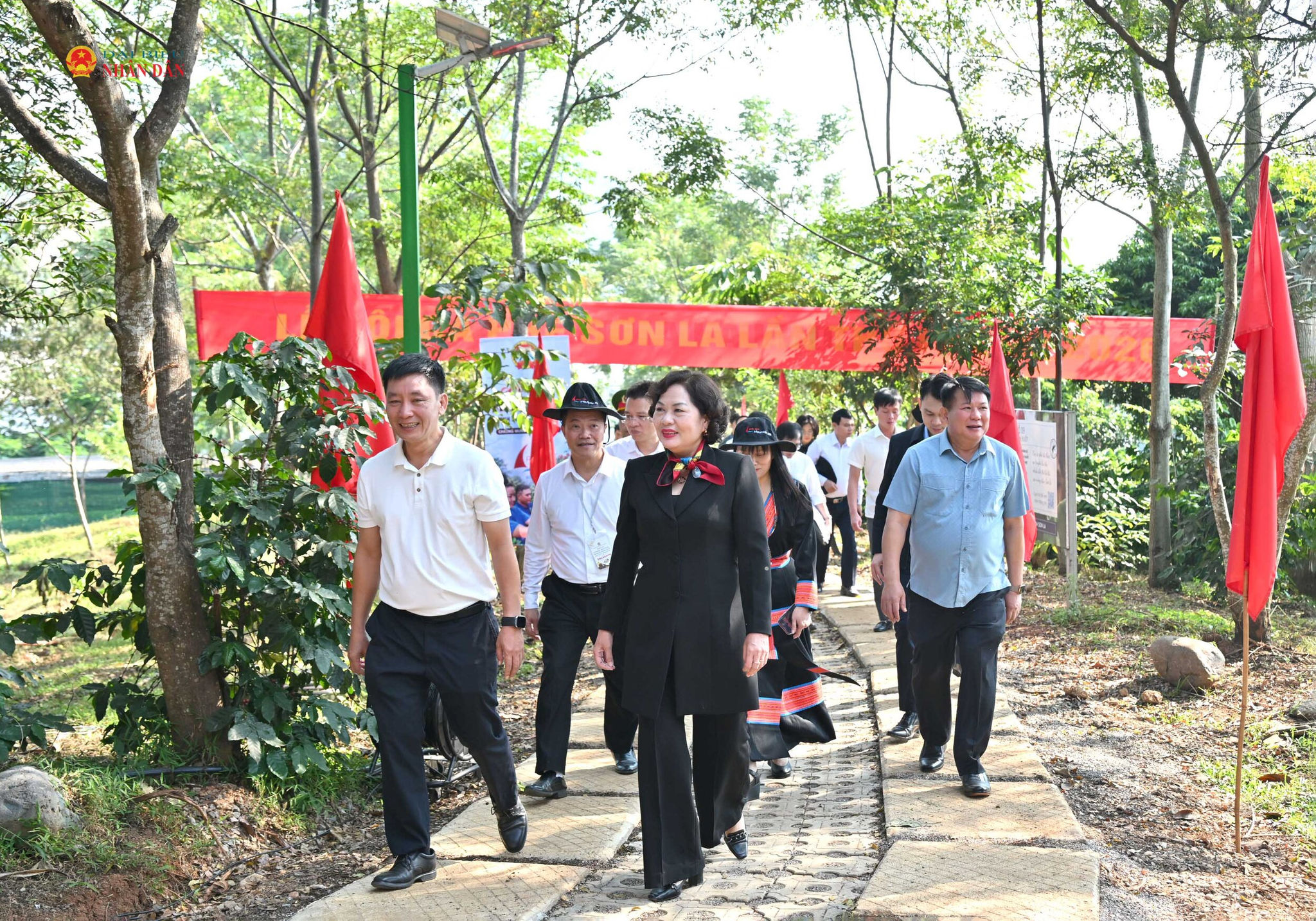 Phó Chủ tịch Quốc hội Nguyễn Thị Hồng thăm cơ sở sản xuất, chế biến cà phê của Công ty Cổ phần Phúc Sinh Sơn La