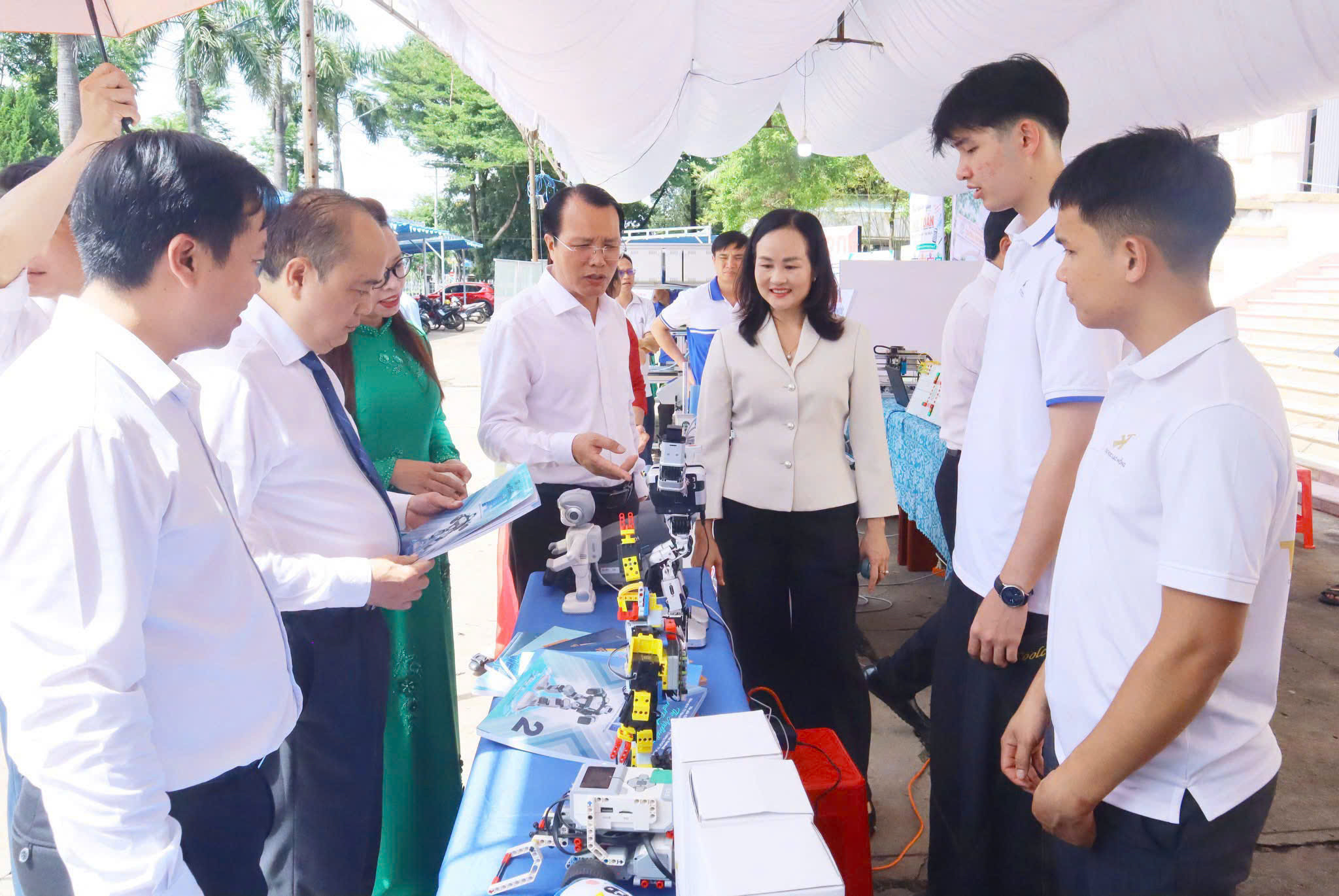 Không gian đổi mới sáng tạo và chuyển đổi số phường Bình Phước được xây dựng từ việc khai thác công năng sẵn có của trụ sở dôi dư để đầu tư thành không gian đa chức năng từ văn phòng làm việc