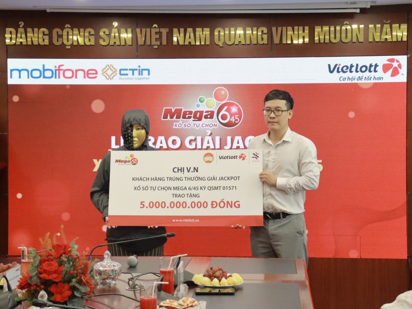 Chị V.N dành 5 tỷ đồng tiền thưởng thực hiện các hoạt động an sinh xã hội thông qua Quỹ Tâm Tài Việt