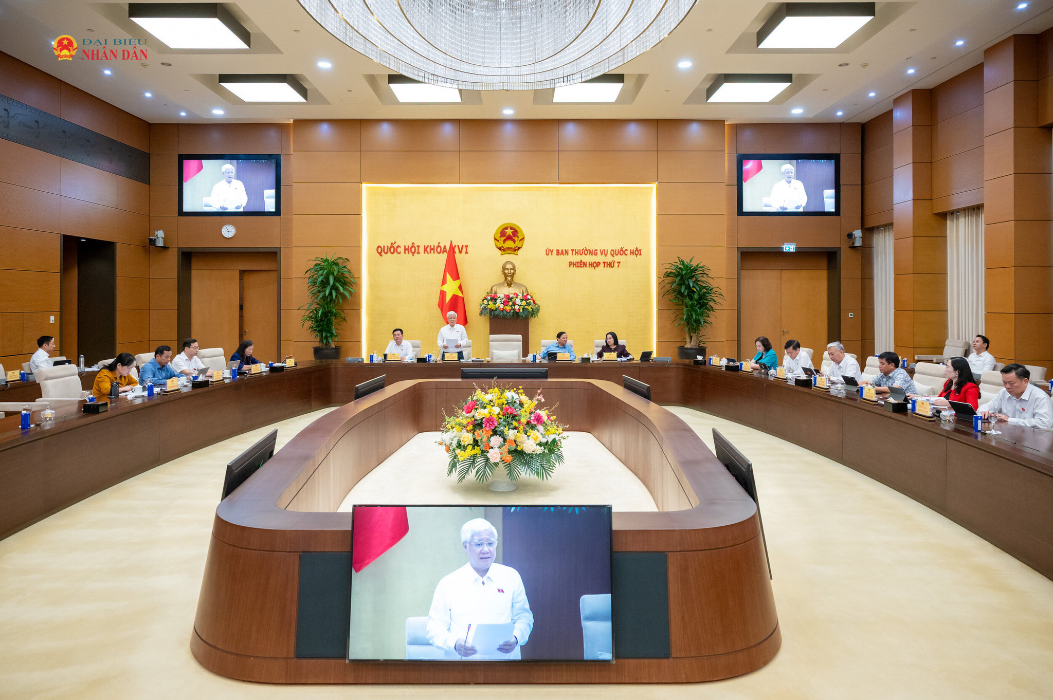 Phó Chủ tịch Thường trực Quốc hội Đỗ Văn Chiến điều hành nội dung phiên họp