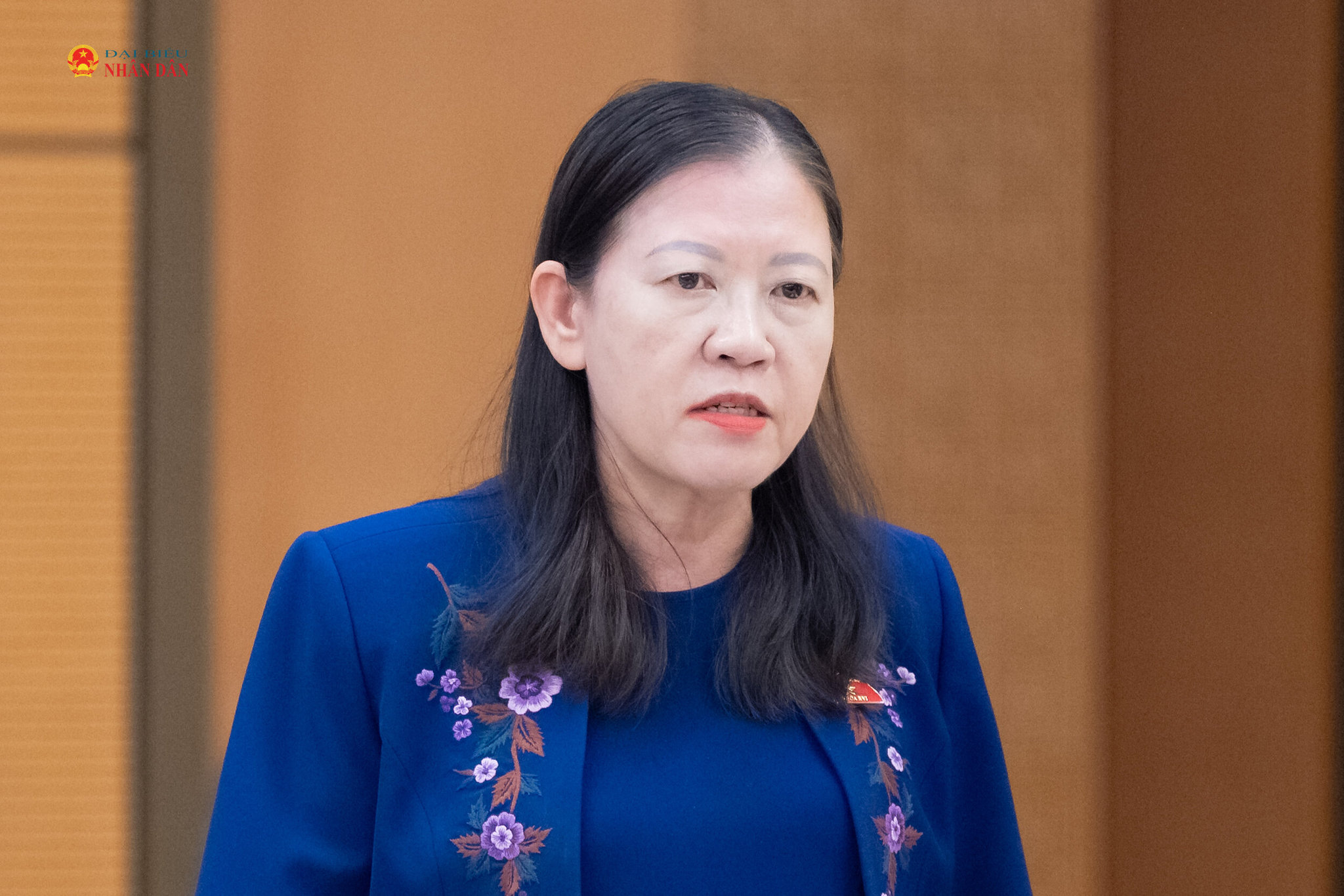 Chủ nhiệm Ủy ban Dân nguyện và Giám sát Lê Thị Nga trình bày tóm tắt báo cáo
