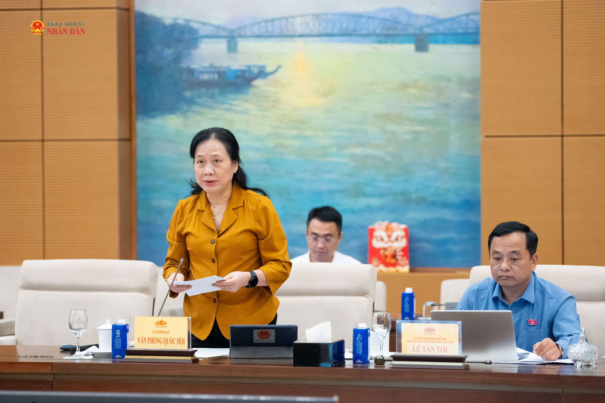Phó Chủ nhiệm Văn phòng Quốc hội Nguyễn Thị Thúy Ngần phát biểu tại phiên họp