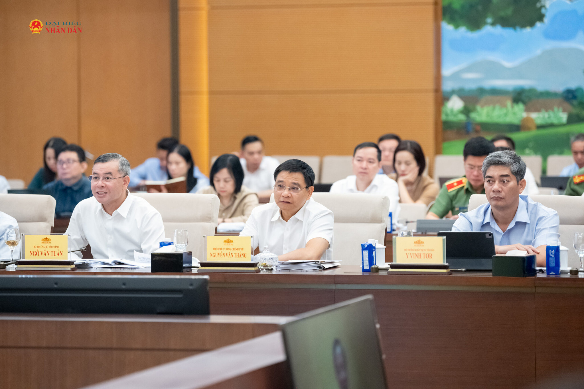 Các đại biểu tham dự phiên họp