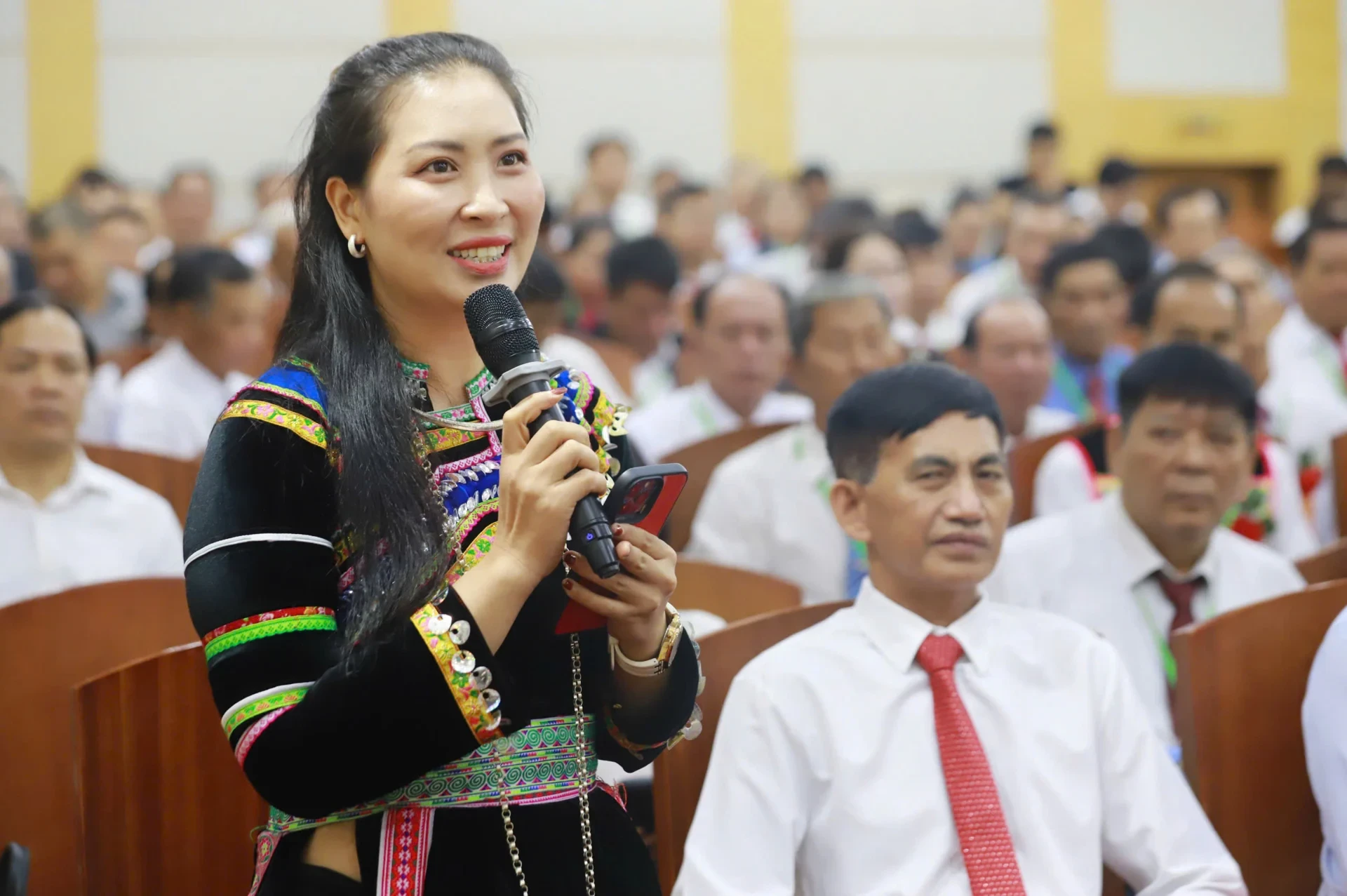 Nông dân Lưu Thị Hoà, người dân tộc Cờ Lao, nông dân Việt Nam xuất sắc 2026 đến từ tỉnh Tuyên Quang chia sẻ tại buổi gặp mặt