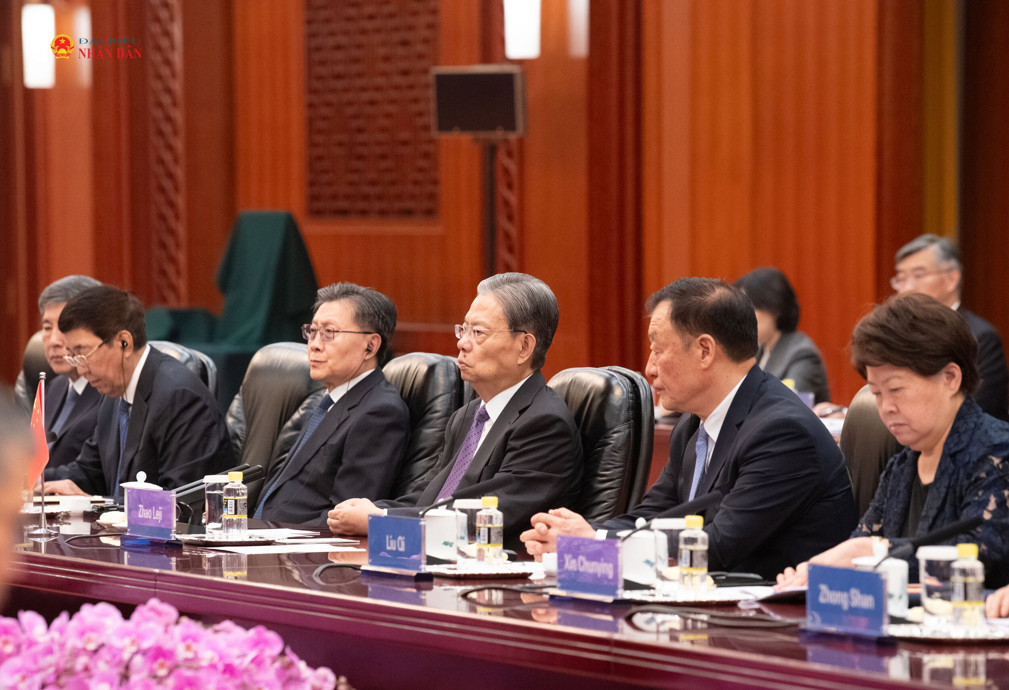 Các đại biểu tham dự hội đàm.4